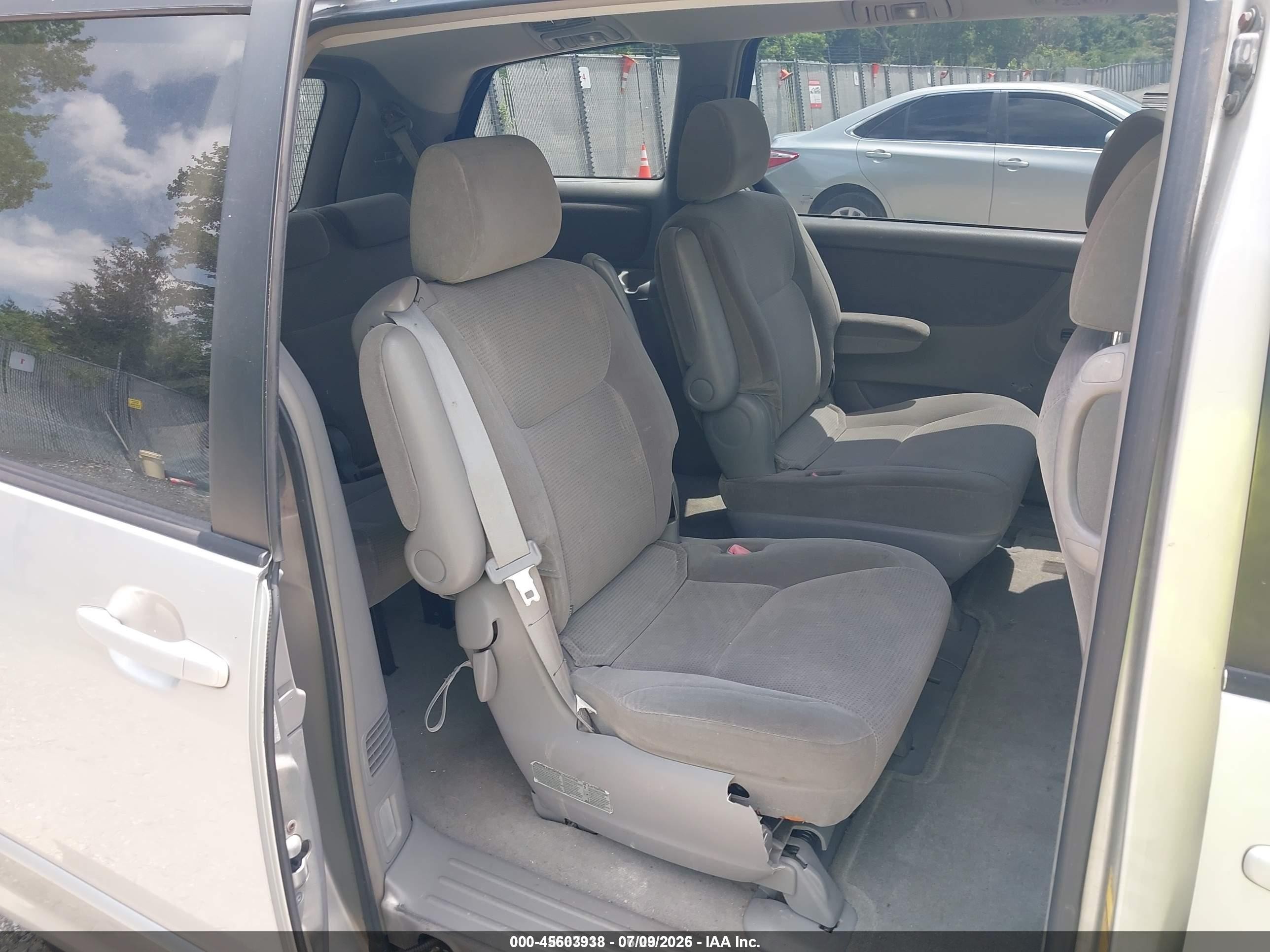 2004 Toyota Sienna Le Champagne vin: 5TDZA23C64S085032