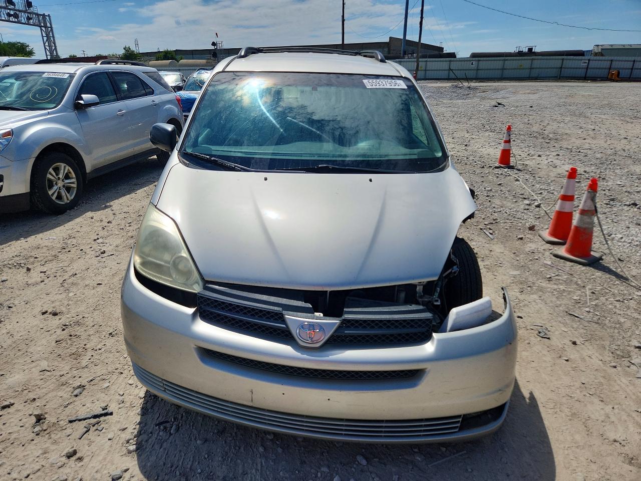 2004 Toyota Sienna Le 7 Passenger Серебряный vin: 5TDZA23C64S086391