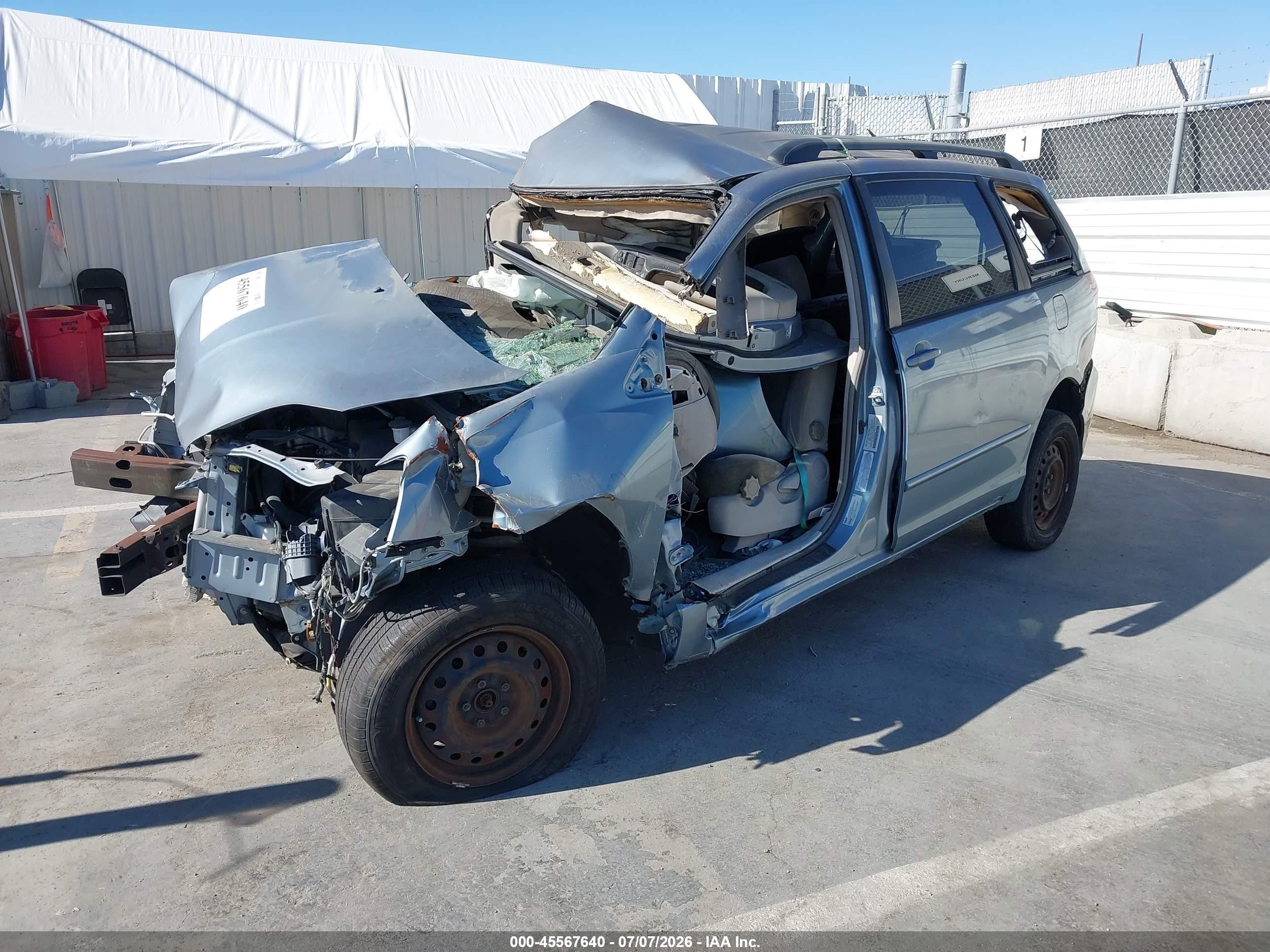 2004 Toyota Sienna Le Light Blue vin: 5TDZA23C64S099402
