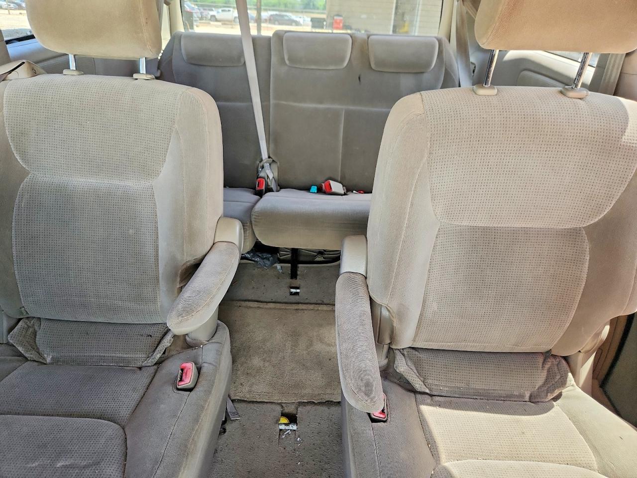 2004 Toyota Sienna Le 7 Passenger Белый vin: 5TDZA23C64S127540