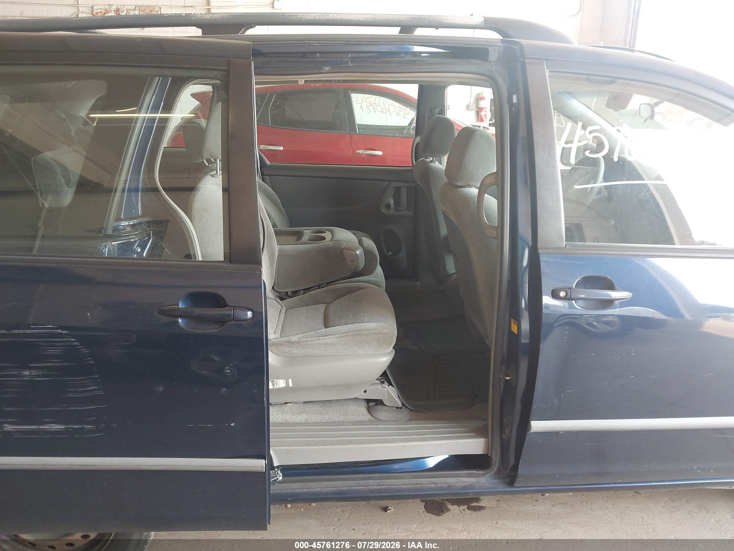 2004 Toyota Sienna Ce Blue vin: 5TDZA23C64S130146