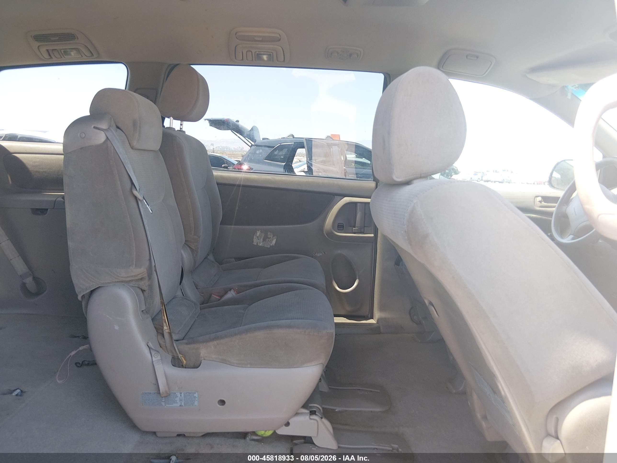 2004 Toyota Sienna Le White vin: 5TDZA23C64S149554