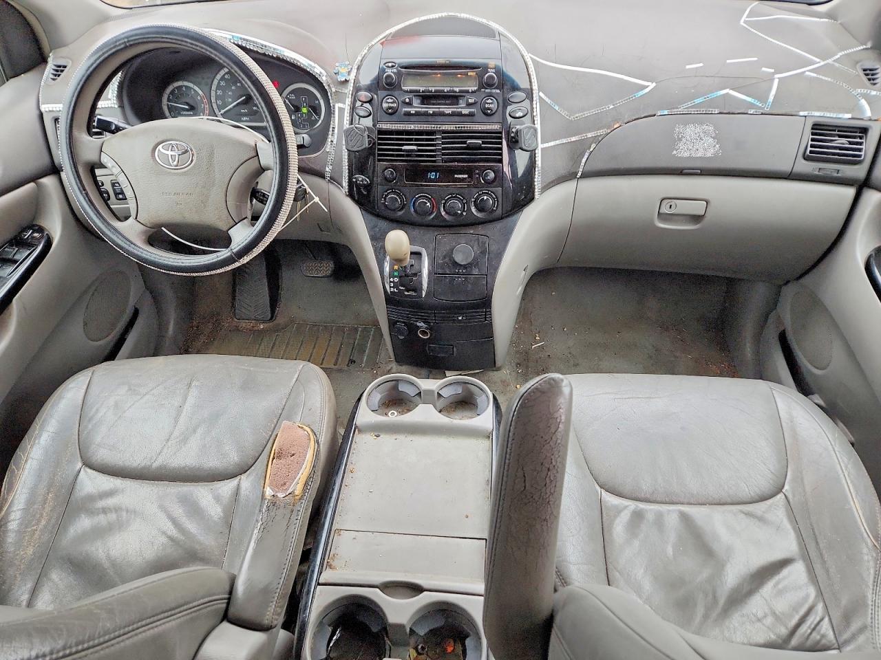 2004 Toyota Sienna Le 8 Passenger Silver vin: 5TDZA23C64S188564