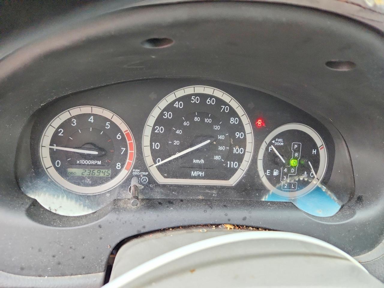 2004 Toyota Sienna Le 8 Passenger Silver vin: 5TDZA23C64S188564