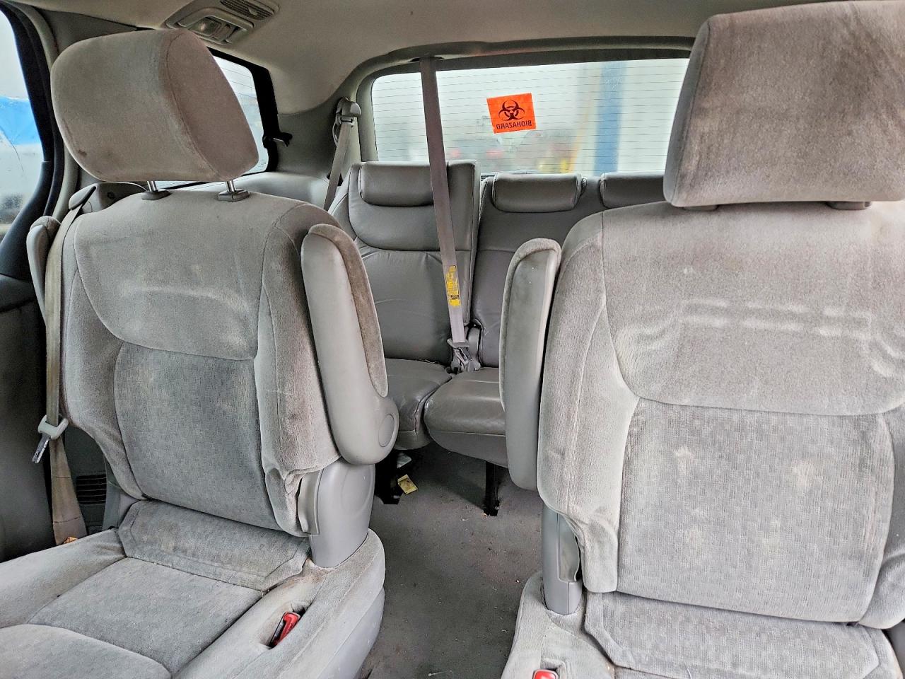 2004 Toyota Sienna Le 8 Passenger Silver vin: 5TDZA23C64S188564
