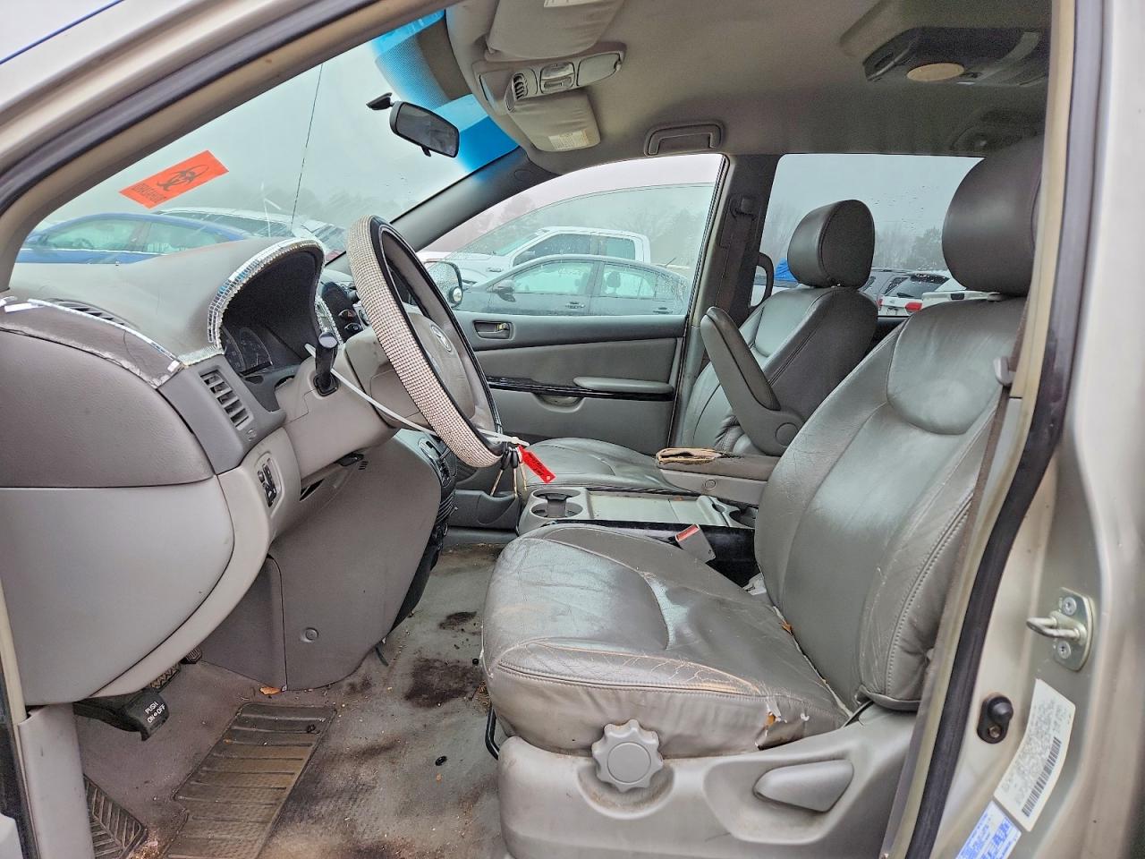 2004 Toyota Sienna Le 8 Passenger Silver vin: 5TDZA23C64S188564