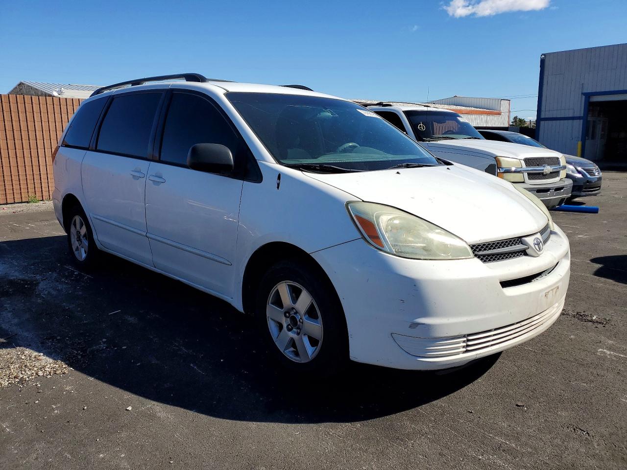 2004 Toyota Sienna Le 7 Passenger Белый vin: 5TDZA23C64S208246