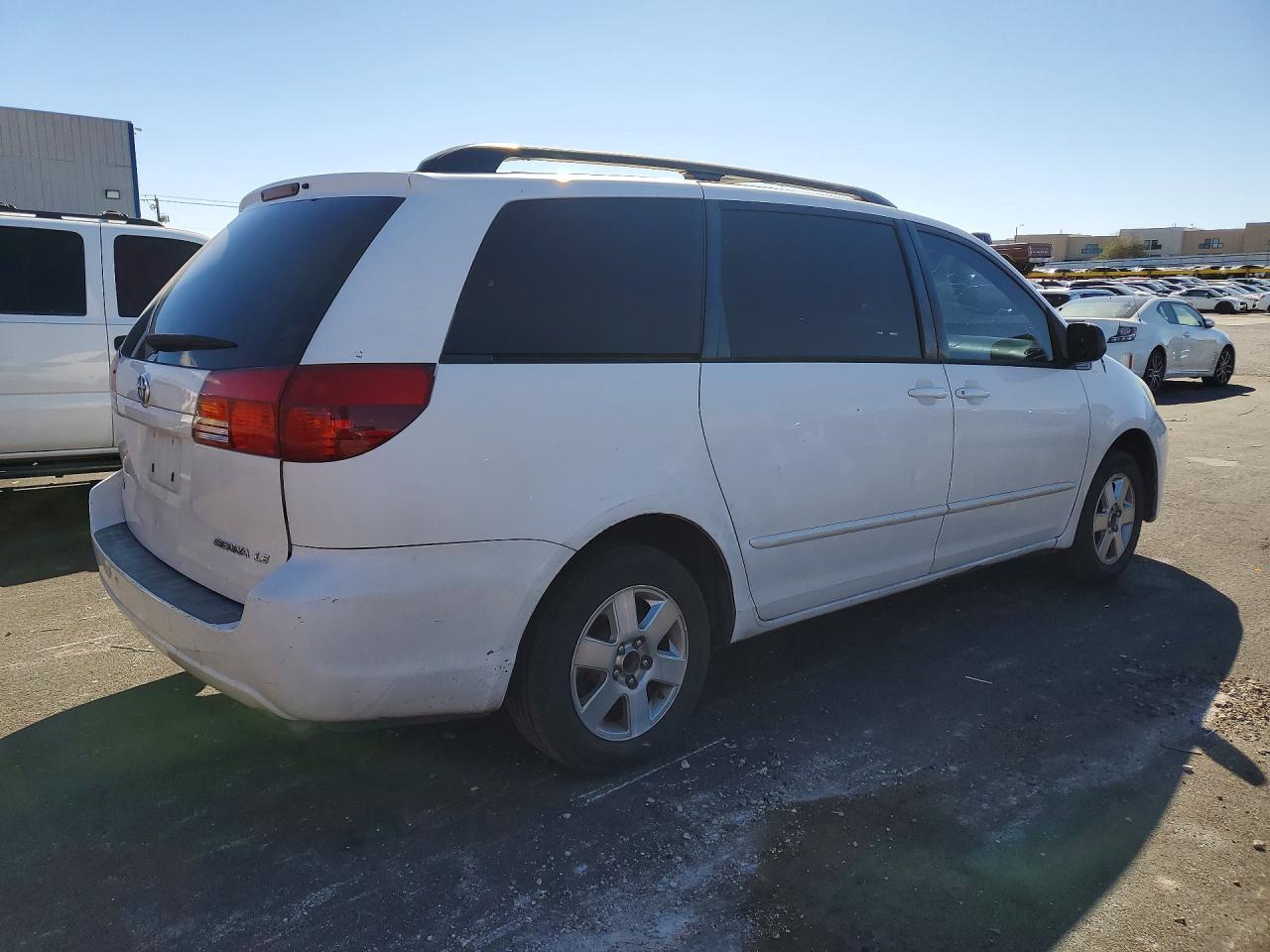 2004 Toyota Sienna Le 7 Passenger Белый vin: 5TDZA23C64S208246