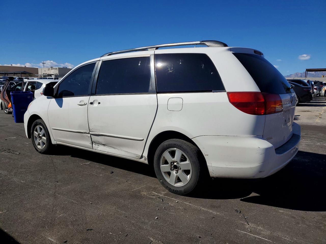 2004 Toyota Sienna Le 7 Passenger Белый vin: 5TDZA23C64S208246