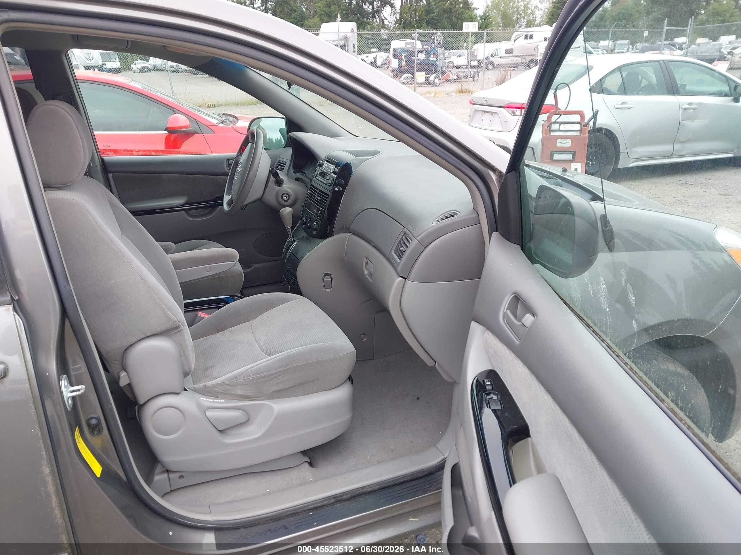 2004 Toyota Sienna Le Gray vin: 5TDZA23C64S214211