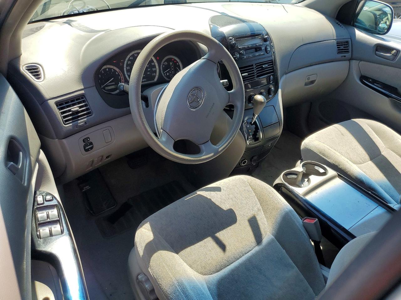 2004 Toyota Sienna Ce 7 Passenger Silver vin: 5TDZA23C64S219117
