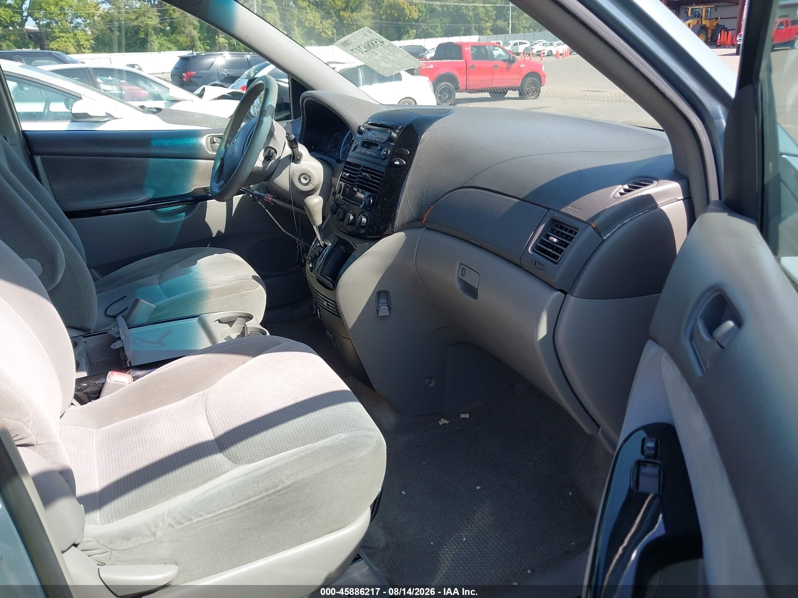 2005 Toyota Sienna Le Light Blue vin: 5TDZA23C65S230054