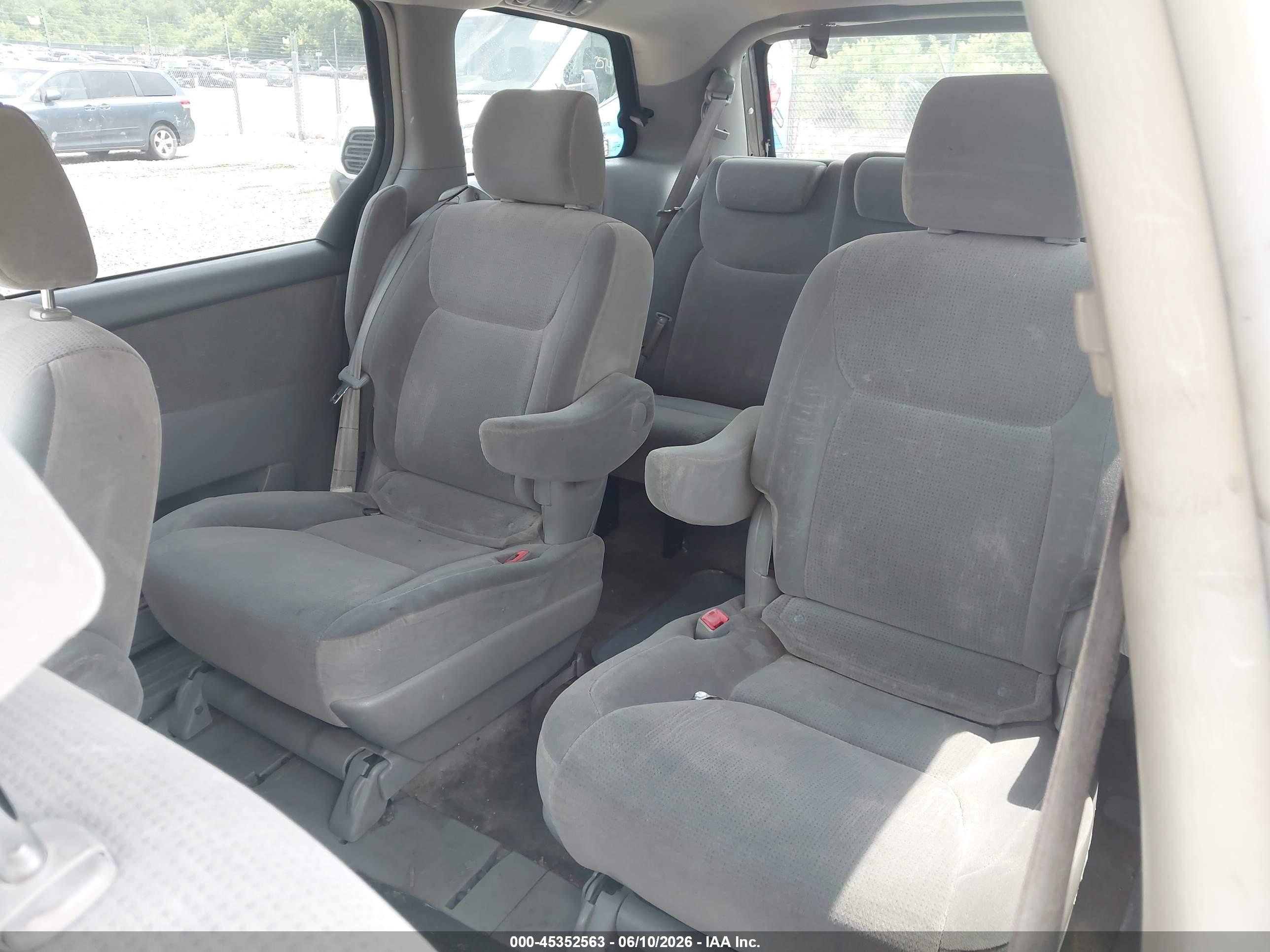 2005 Toyota Sienna Le Gray vin: 5TDZA23C65S282638