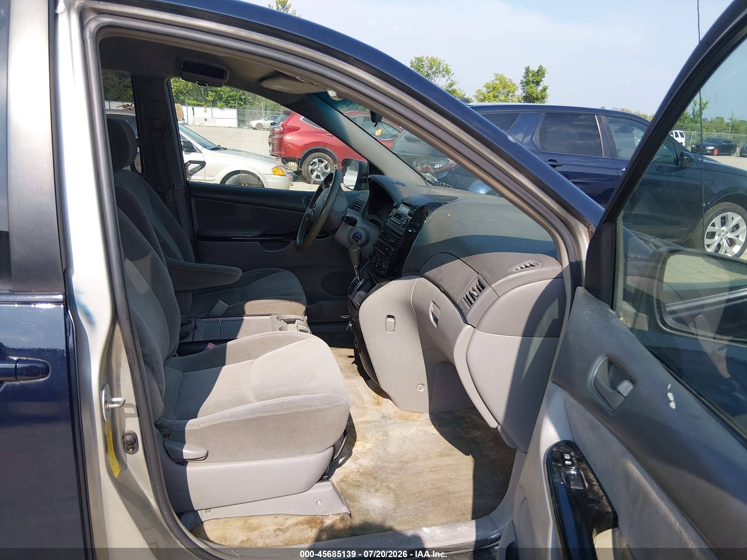 2005 Toyota Sienna Le Blue vin: 5TDZA23C65S290304