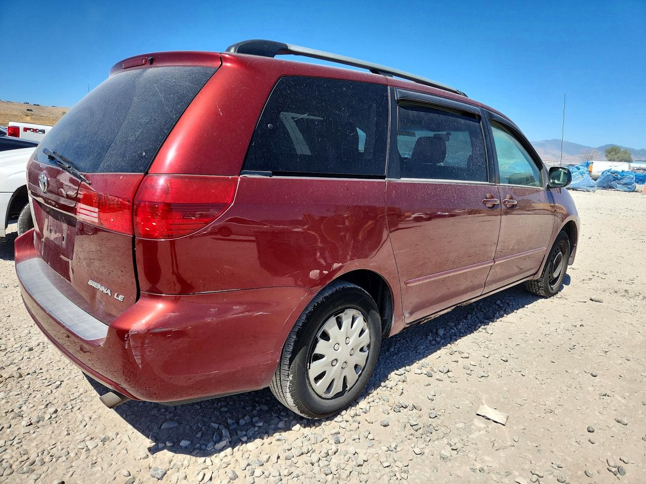 2005 Toyota Sienna Le 7 Passenger Бордовый vin: 5TDZA23C65S297172