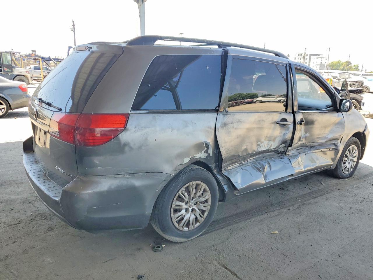 2005 Toyota Sienna Le 8 Passenger Gray vin: 5TDZA23C65S298094