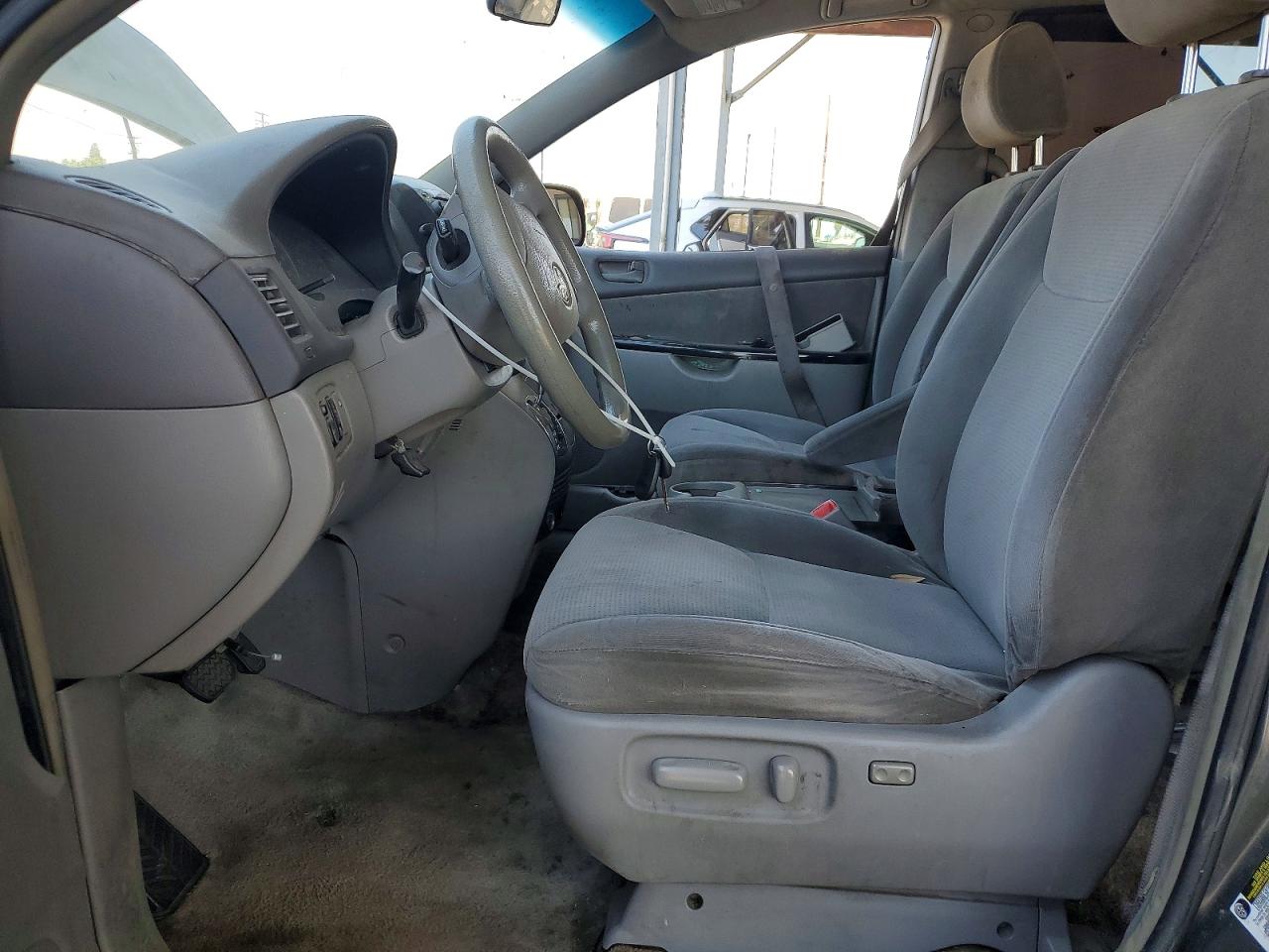 2005 Toyota Sienna Le 8 Passenger Gray vin: 5TDZA23C65S298094