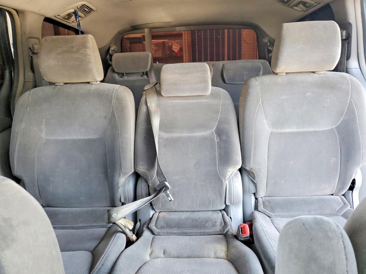 2005 Toyota Sienna Le 8 Passenger Gray vin: 5TDZA23C65S298094