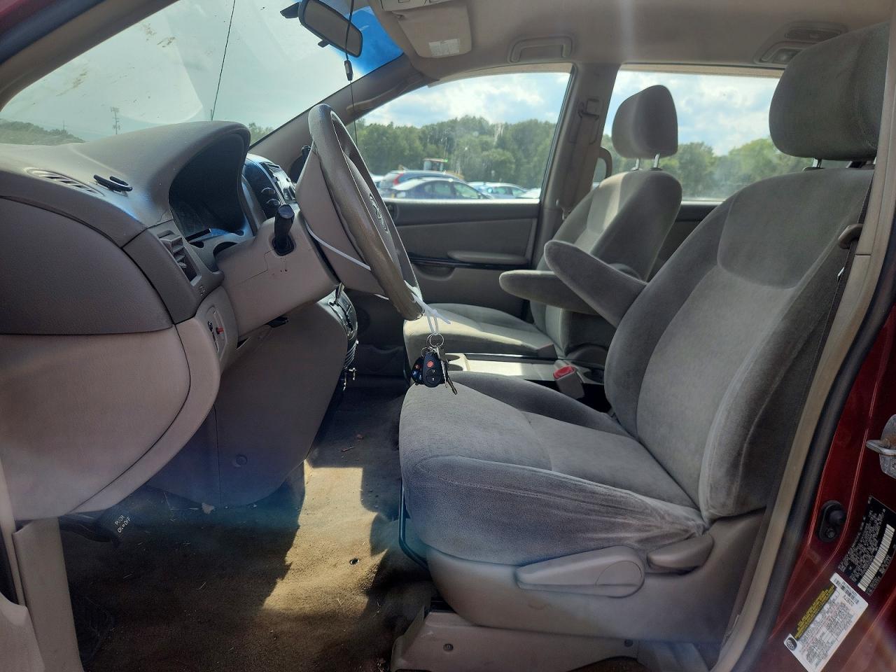 2005 Toyota Sienna Ce 7 Passenger Red vin: 5TDZA23C65S336472