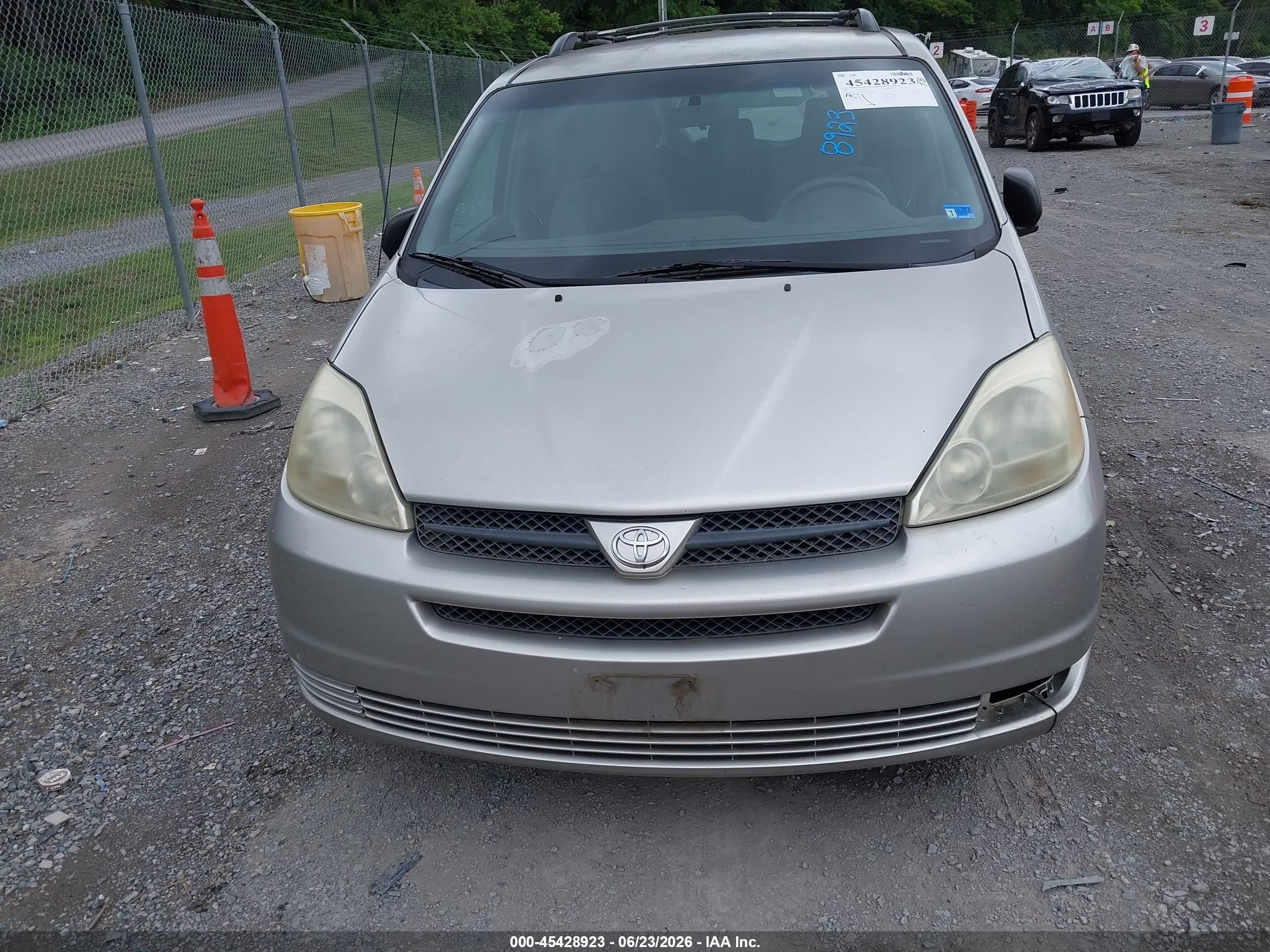2005 Toyota Sienna Le Silver vin: 5TDZA23C65S350310