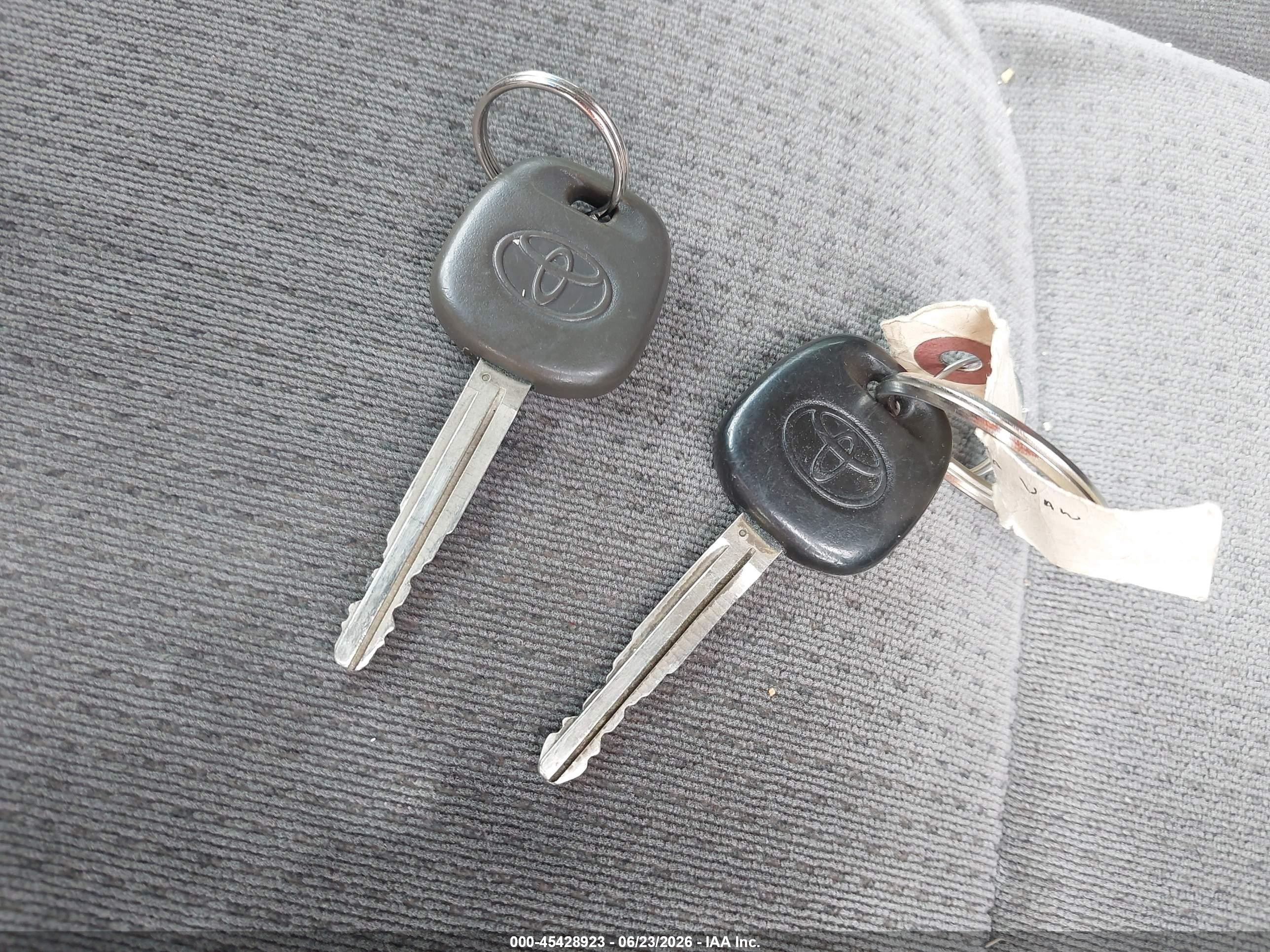 2005 Toyota Sienna Le Silver vin: 5TDZA23C65S350310