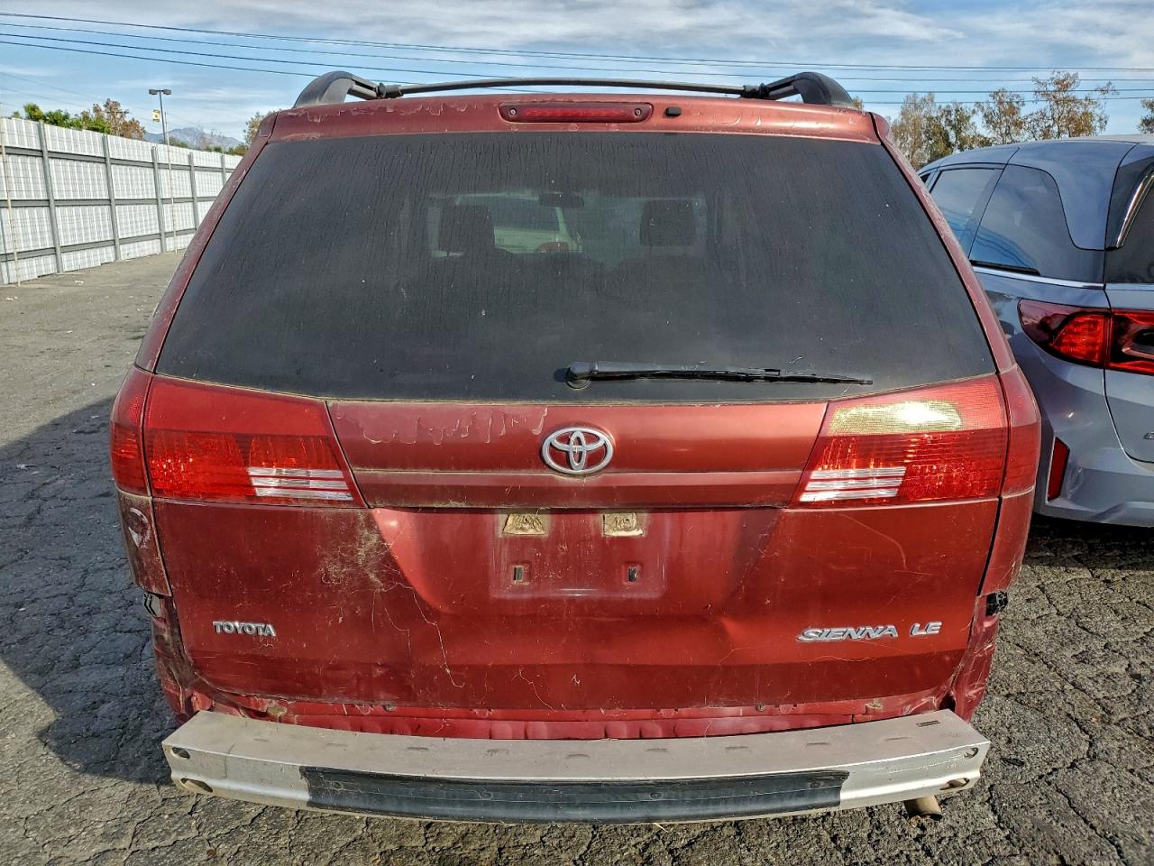 2005 Toyota Sienna Красный vin: 5TDZA23C65S355250