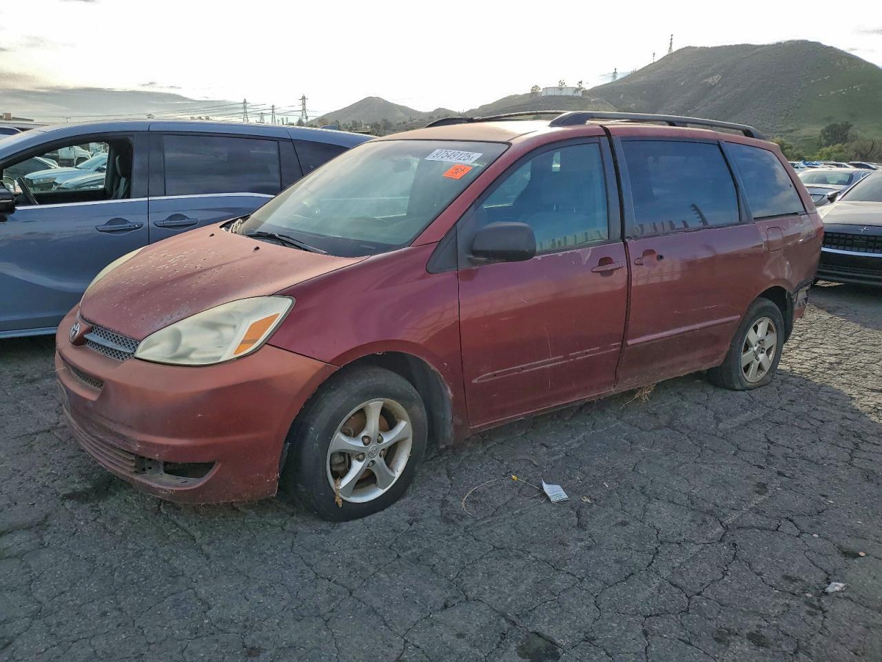 2005 Toyota Sienna Red vin: 5TDZA23C65S355250