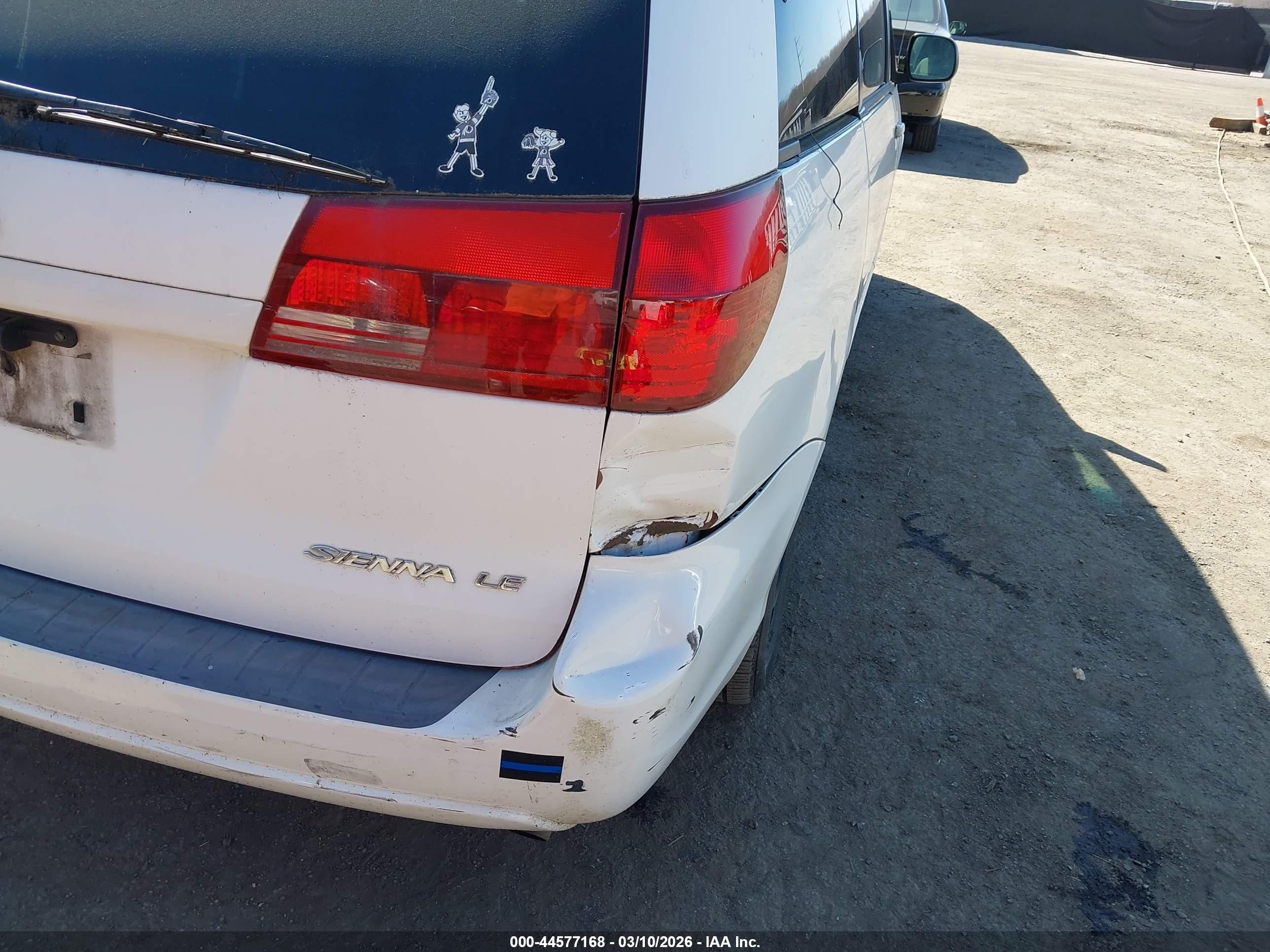 2005 Toyota Sienna Le White vin: 5TDZA23C65S358326