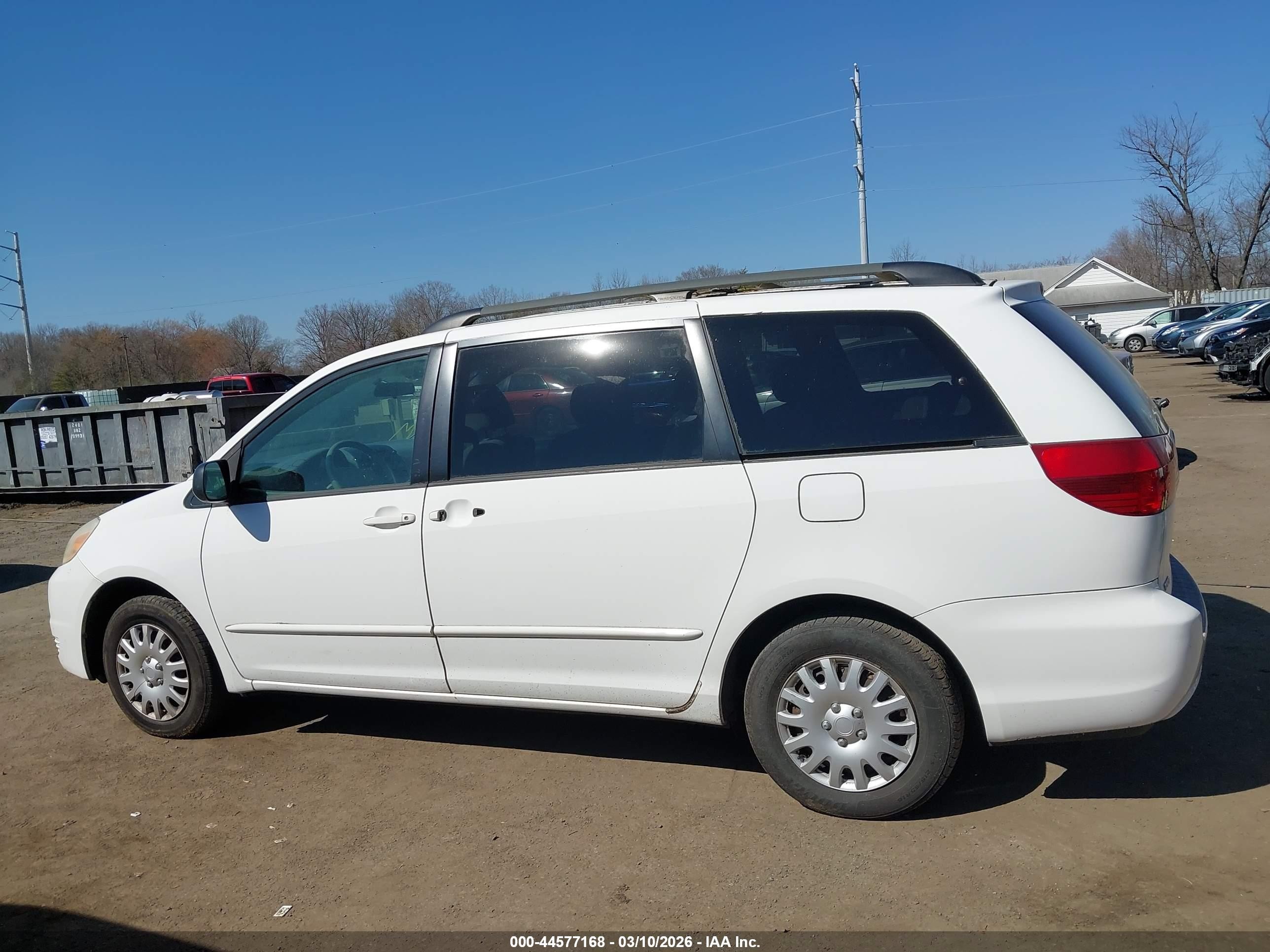 2005 Toyota Sienna Le White vin: 5TDZA23C65S358326