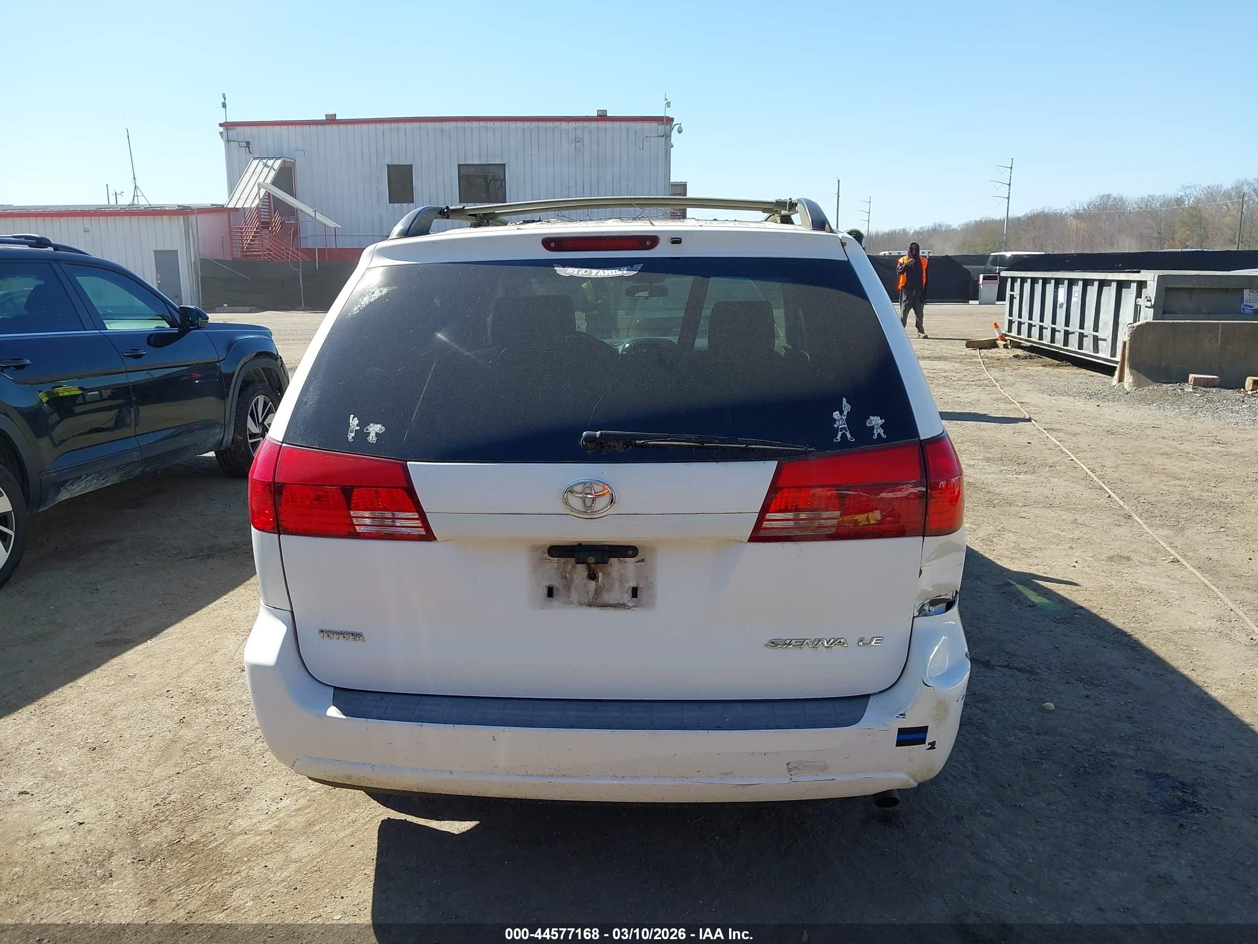 2005 Toyota Sienna Le White vin: 5TDZA23C65S358326