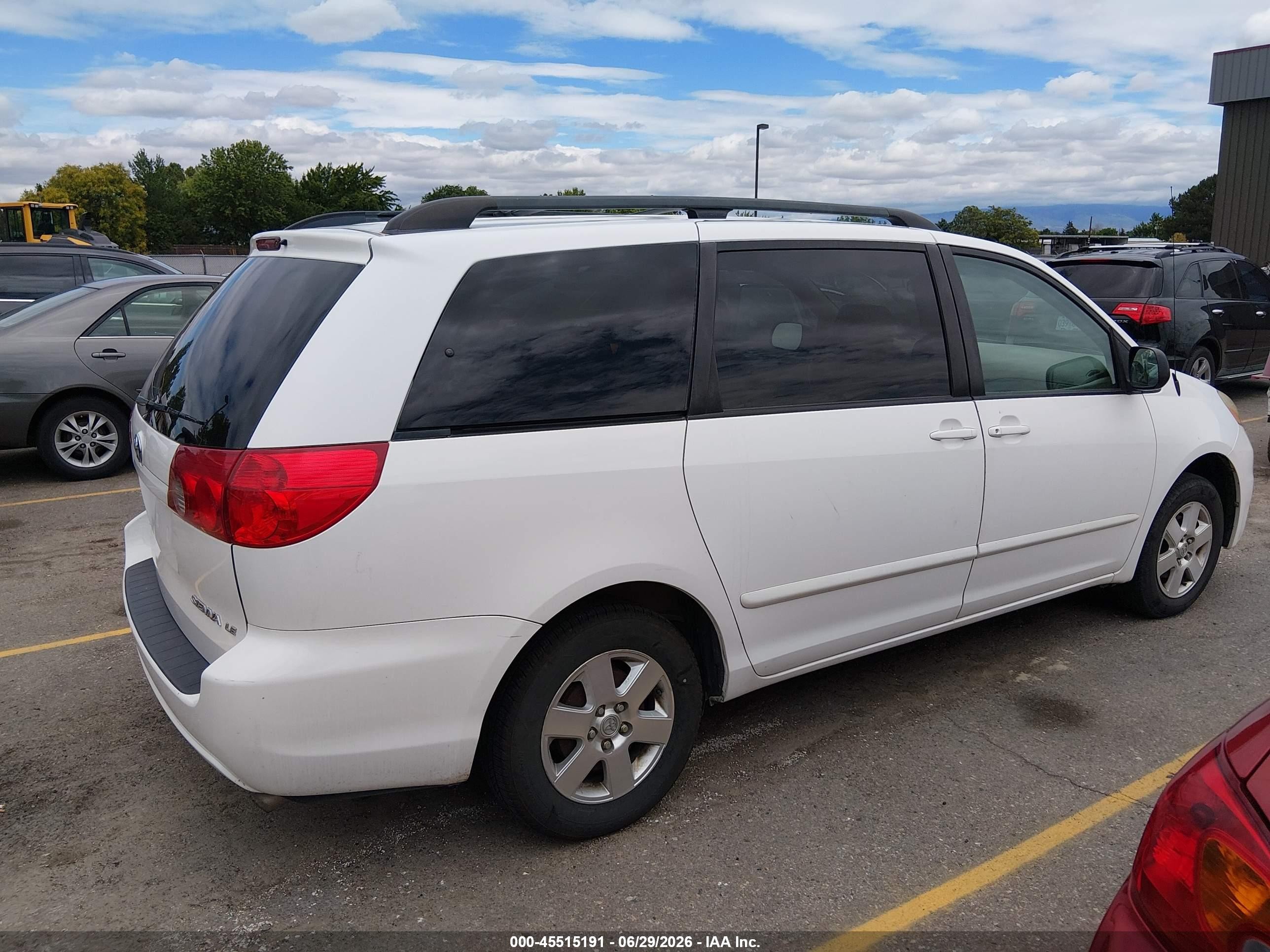 2006 Toyota Sienna Le White vin: 5TDZA23C66S460663