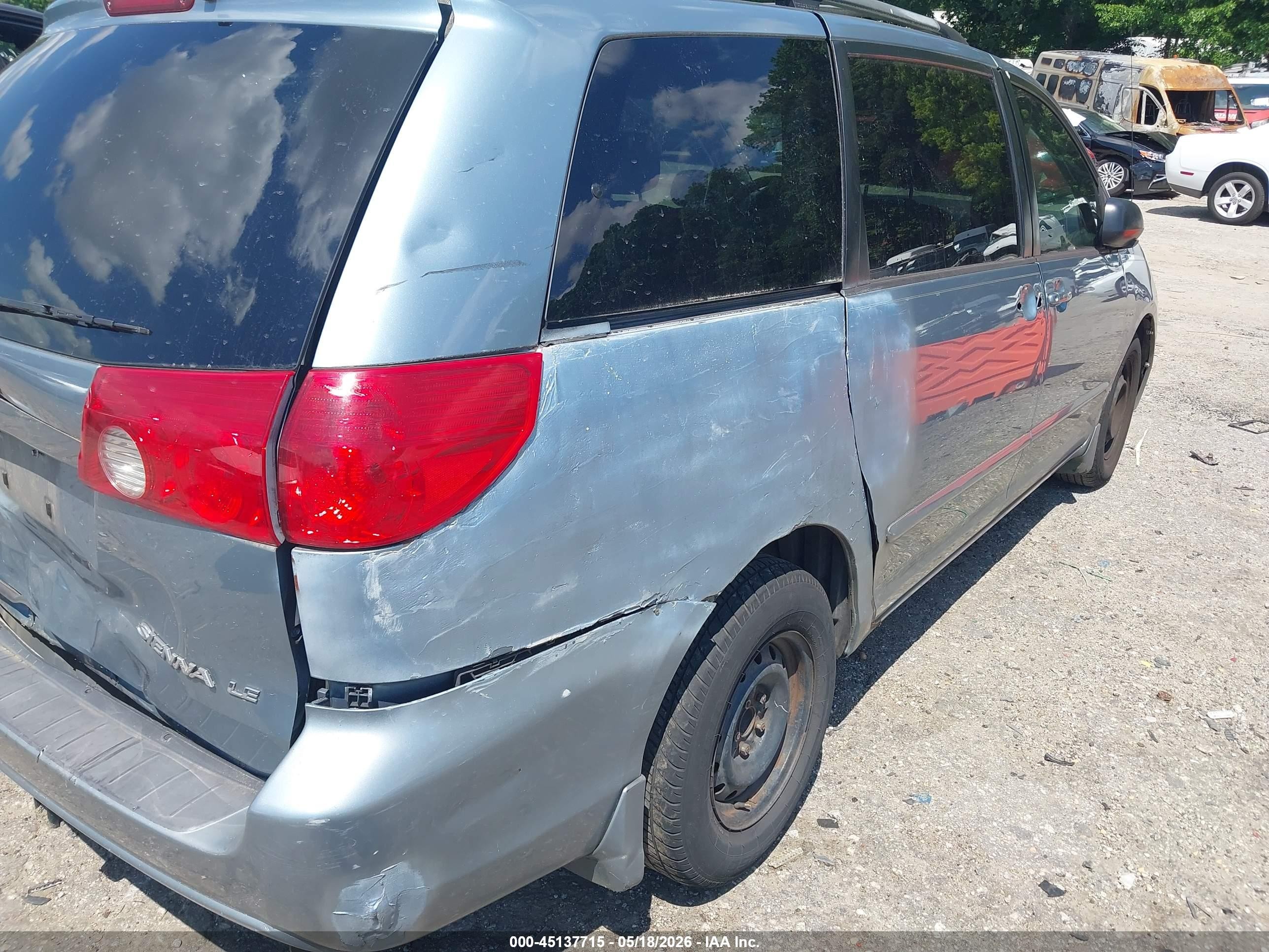 2006 Toyota Sienna Le Light Blue vin: 5TDZA23C66S481027