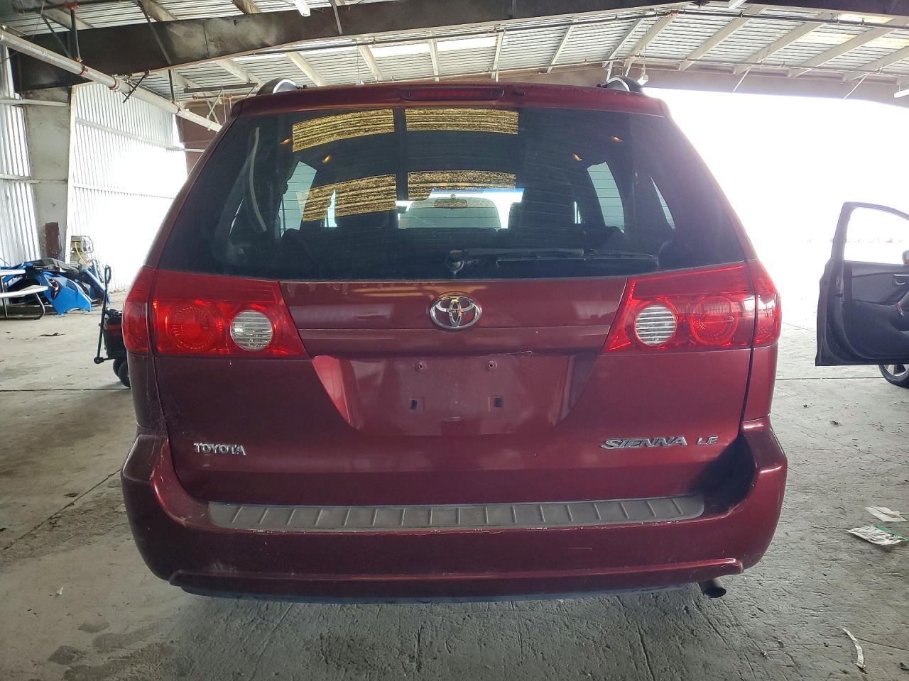 2006 Toyota Sienna Le 7 Passenger Burgundy vin: 5TDZA23C66S505164