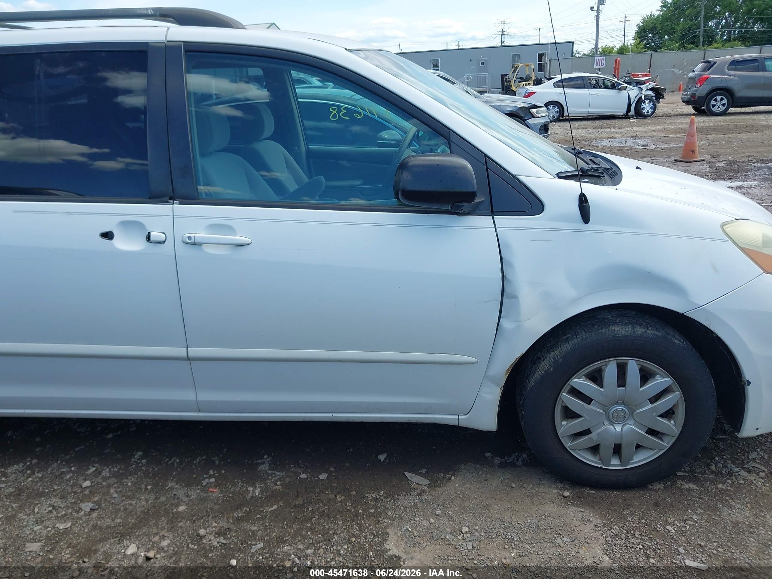 2006 Toyota Sienna Le White vin: 5TDZA23C66S509490