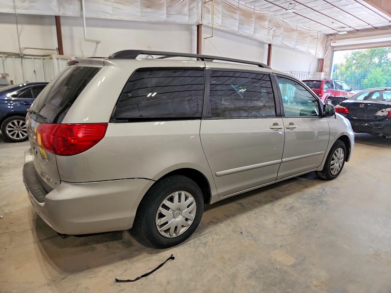 2006 Toyota Sienna Le 7 Passenger Silver vin: 5TDZA23C66S524331