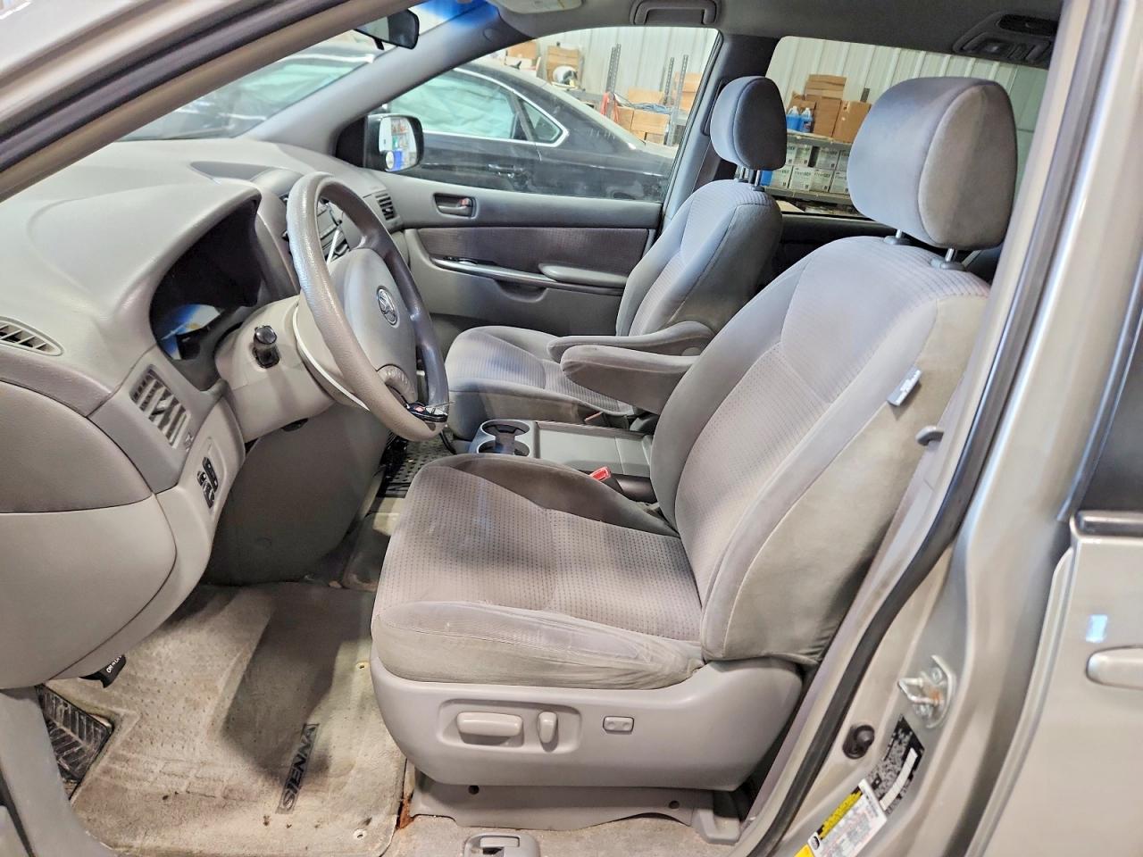 2006 Toyota Sienna Le 7 Passenger Silver vin: 5TDZA23C66S524331