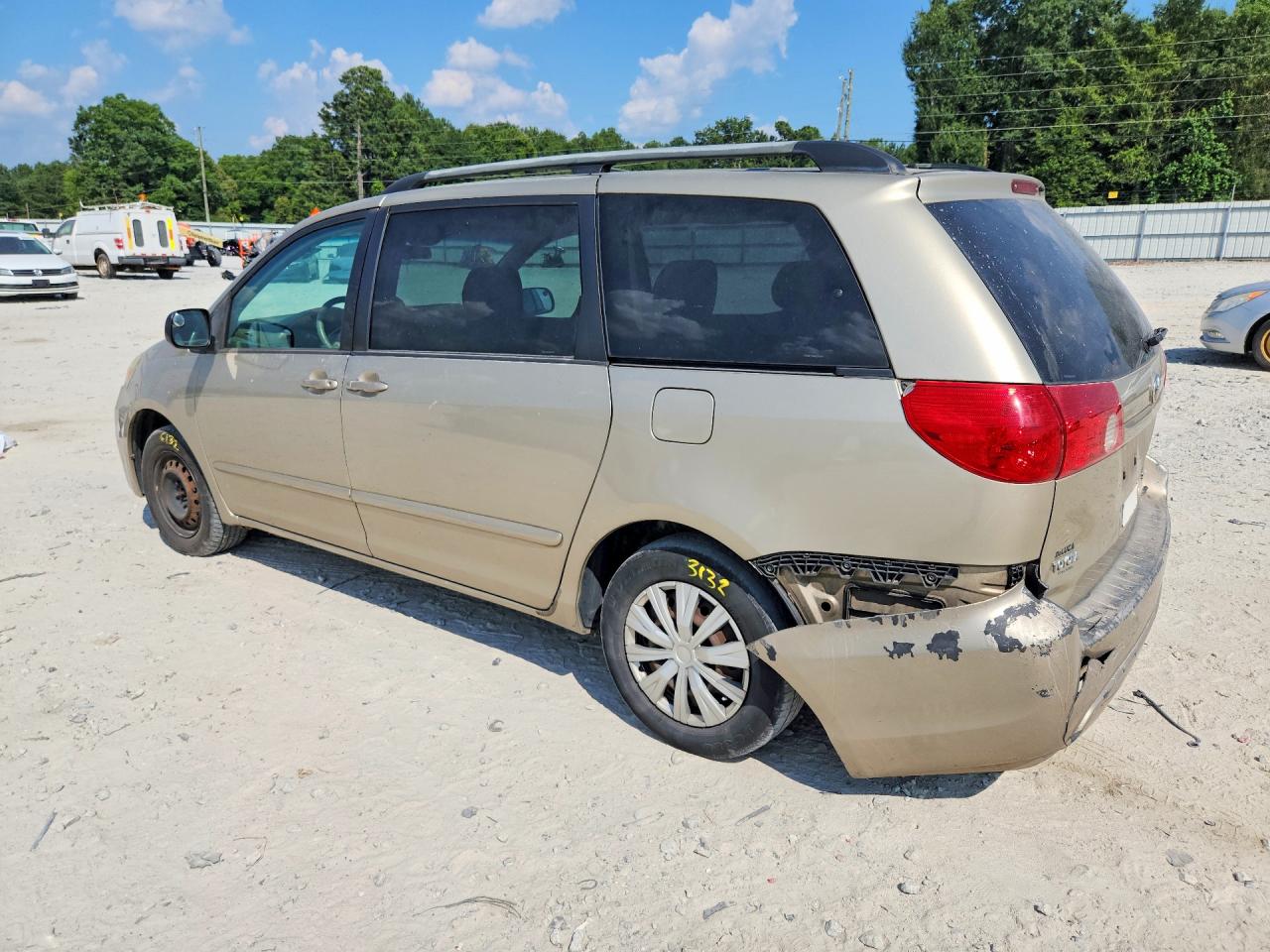 2006 Toyota Sienna Le 7 Passenger Золотой vin: 5TDZA23C66S542618