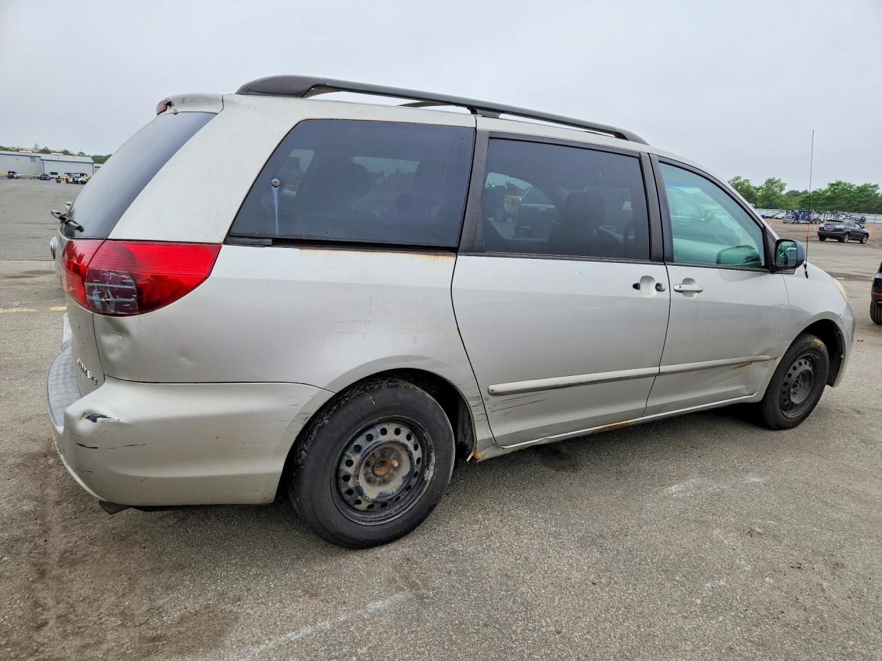 2006 Toyota Sienna Le 8 Passenger Silver vin: 5TDZA23C66S546801