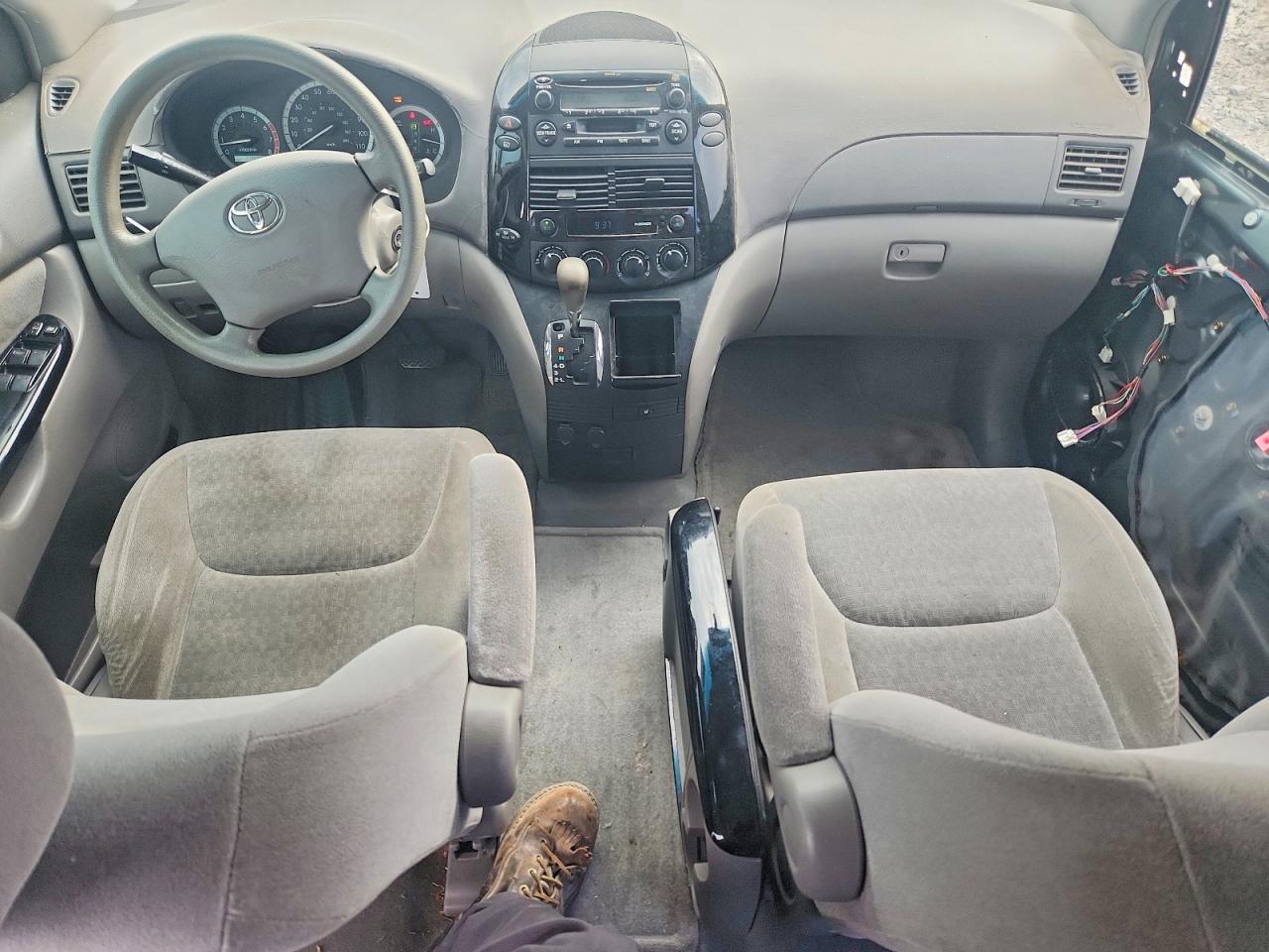 2004 Toyota Sienna Ce 7 Passenger Gray vin: 5TDZA23C74S015538