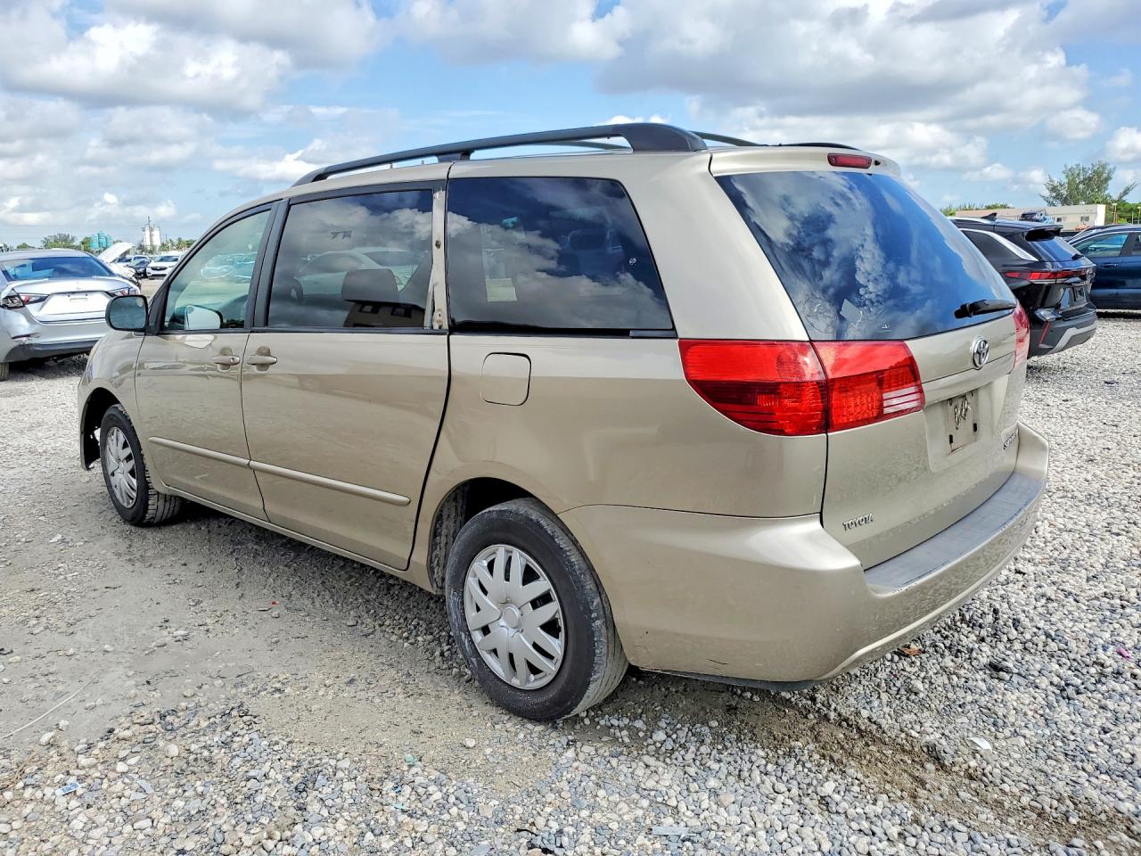 2004 Toyota Sienna Le 7 Passenger Gold vin: 5TDZA23C74S025261