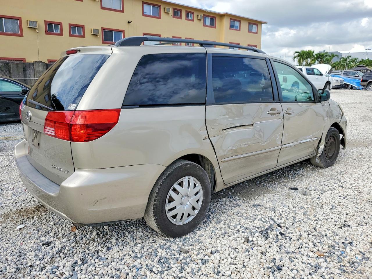 2004 Toyota Sienna Le 7 Passenger Gold vin: 5TDZA23C74S025261