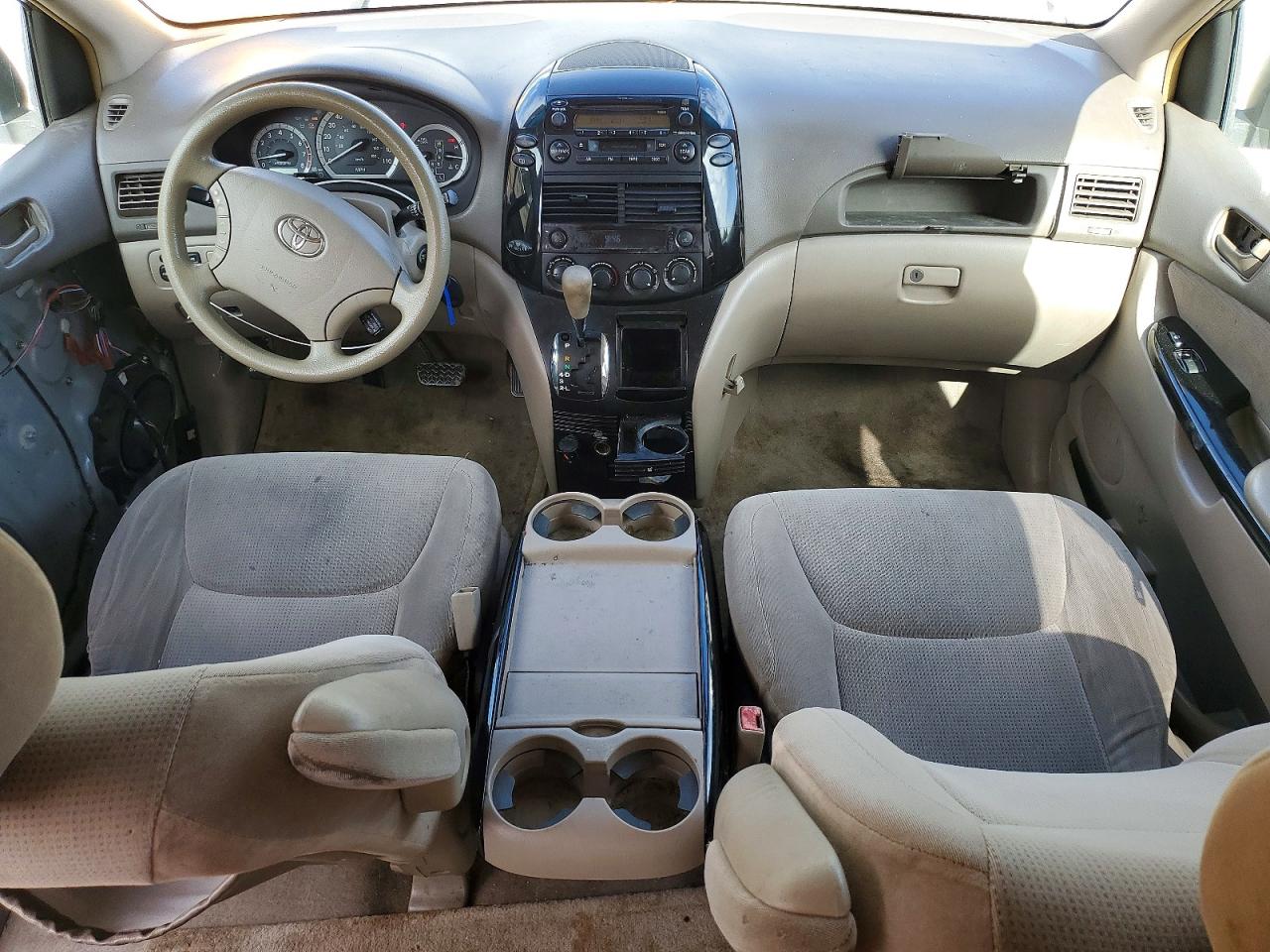 2004 Toyota Sienna Le 7 Passenger Gold vin: 5TDZA23C74S025261