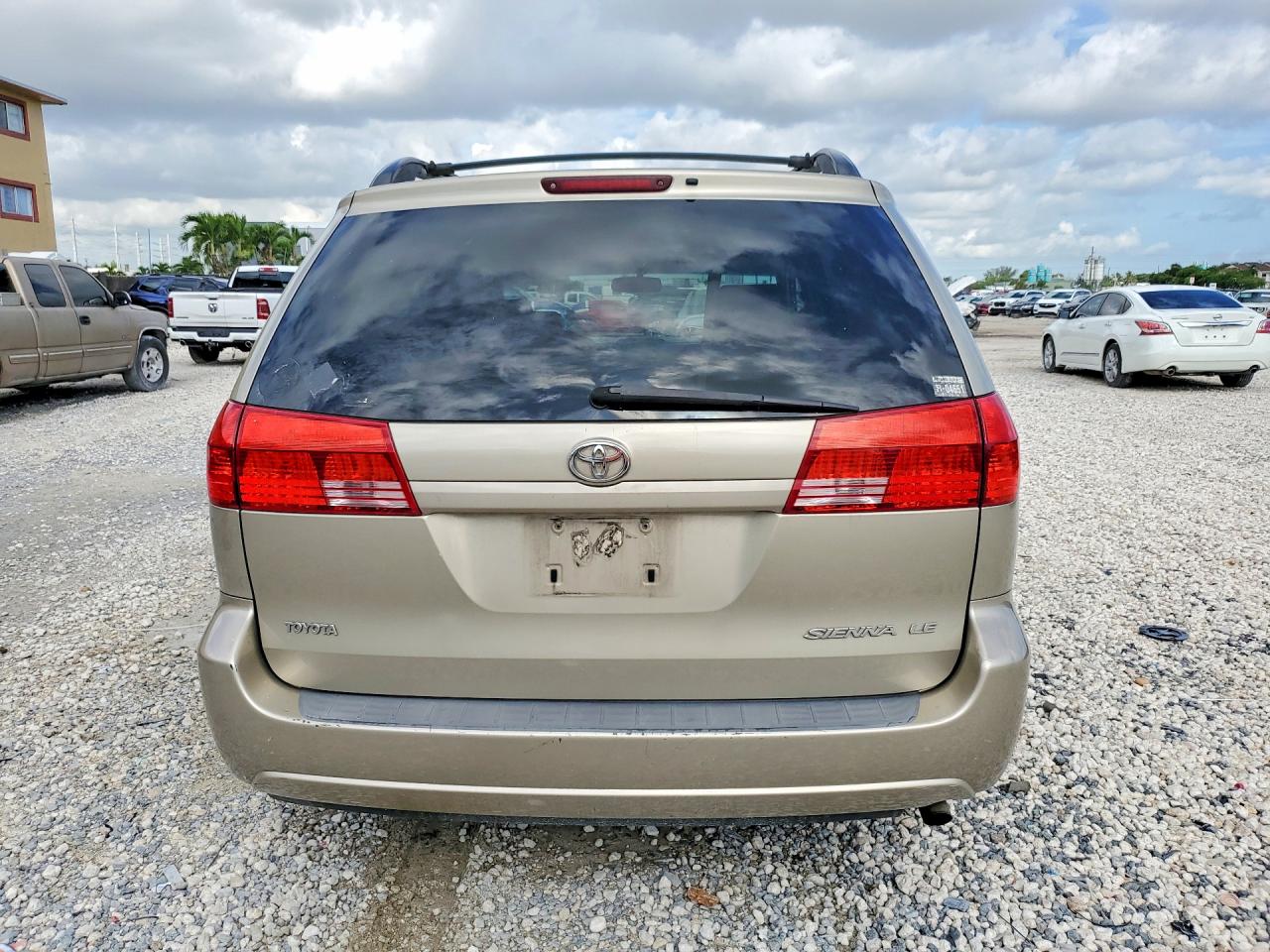 2004 Toyota Sienna Le 7 Passenger Gold vin: 5TDZA23C74S025261