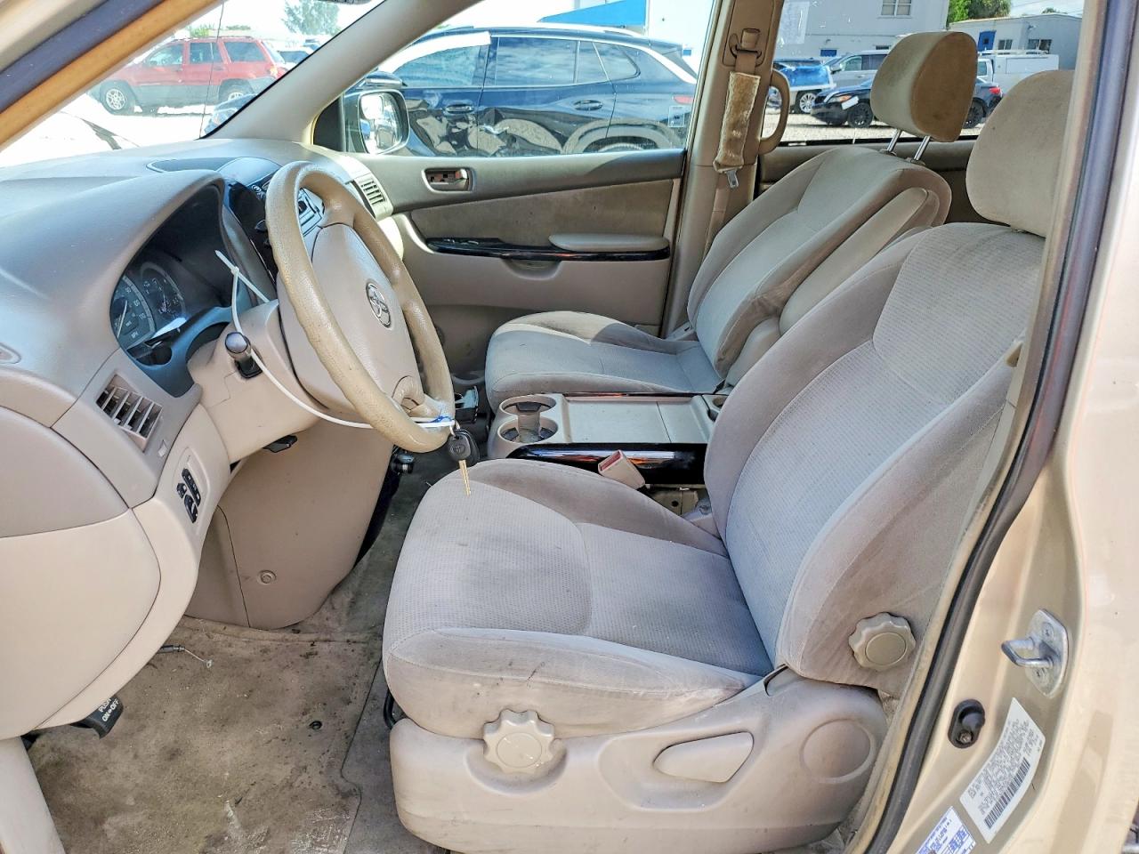 2004 Toyota Sienna Le 7 Passenger Gold vin: 5TDZA23C74S025261
