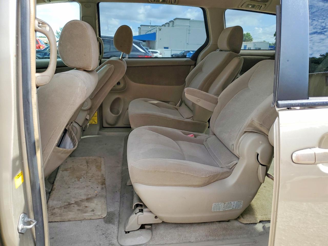 2004 Toyota Sienna Le 7 Passenger Gold vin: 5TDZA23C74S025261