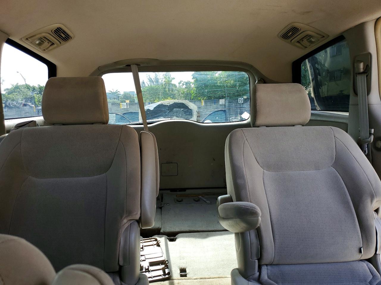 2004 Toyota Sienna Le 7 Passenger Gold vin: 5TDZA23C74S025261