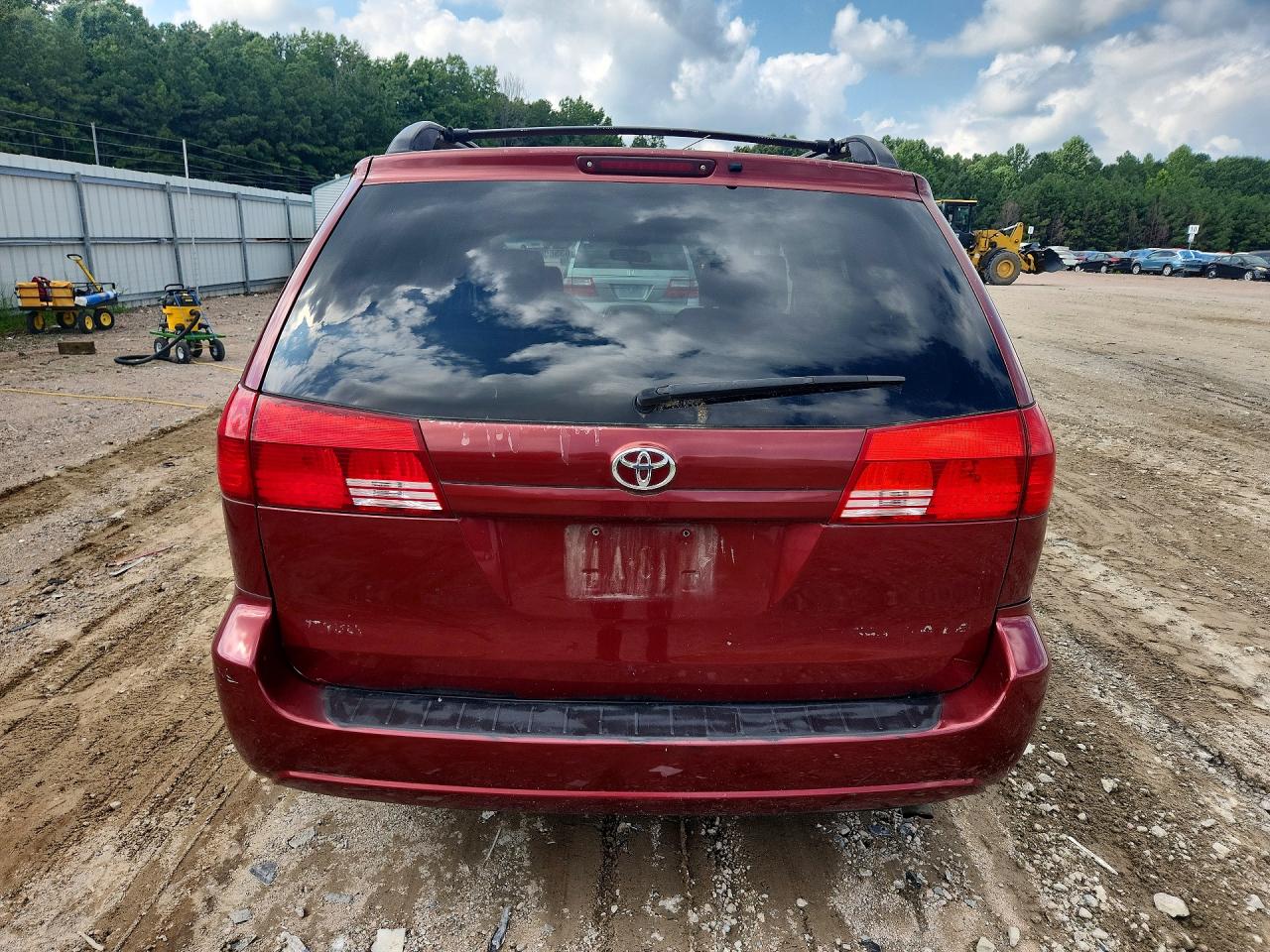 2004 Toyota Sienna Le 7 Passenger Maroon vin: 5TDZA23C74S055246