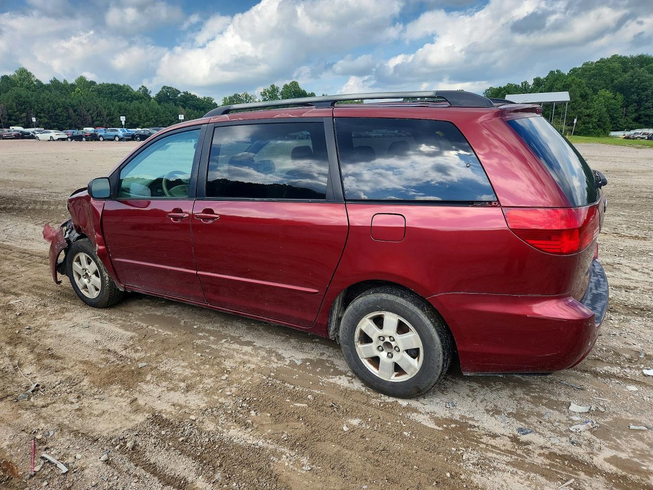 2004 Toyota Sienna Le 7 Passenger Maroon vin: 5TDZA23C74S055246