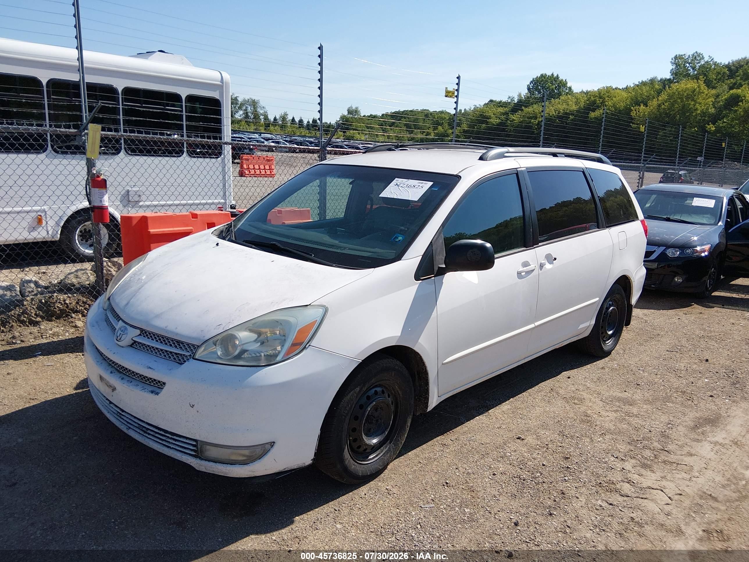 2004 Toyota Sienna Le Белый vin: 5TDZA23C74S066411