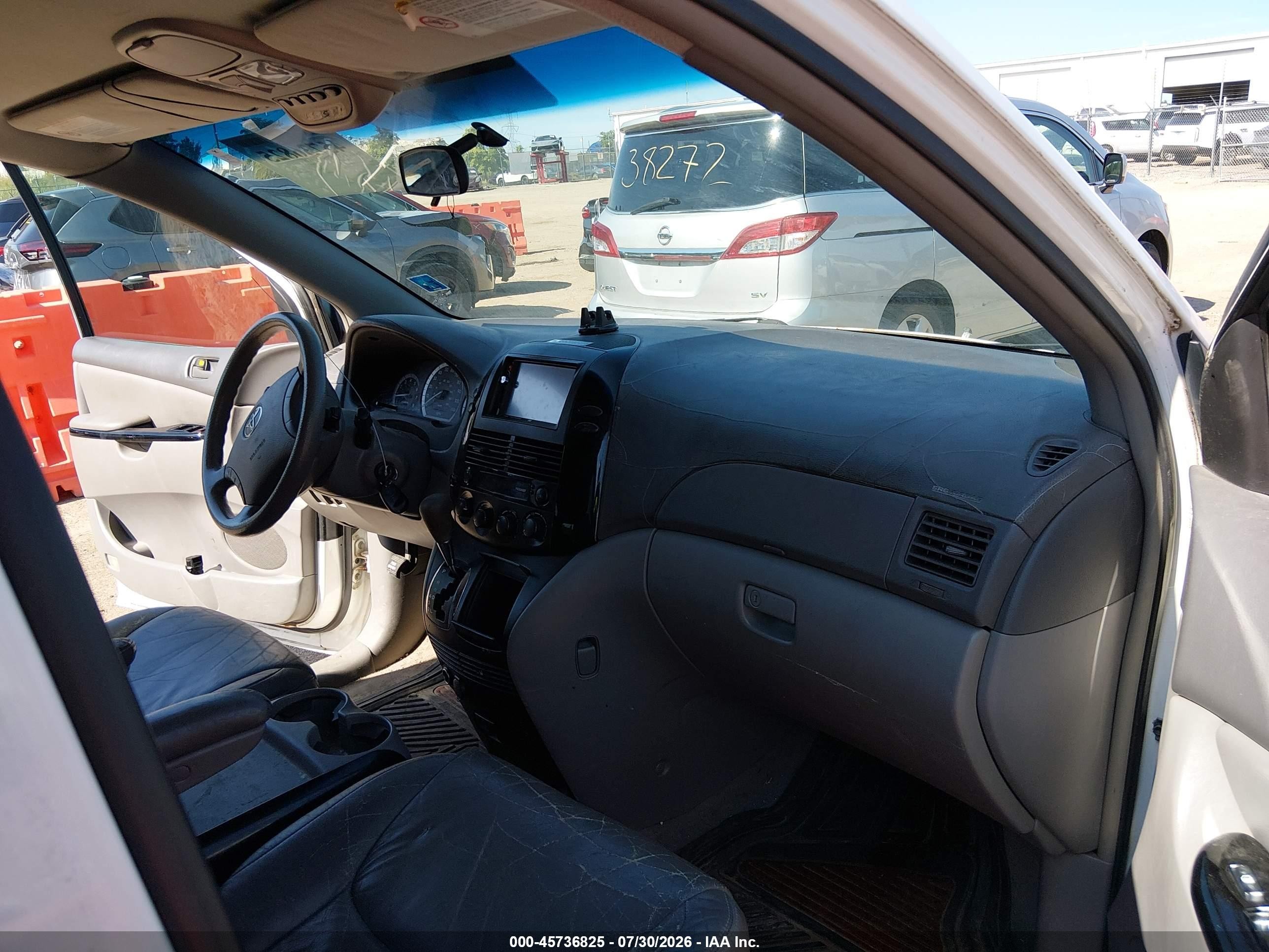 2004 Toyota Sienna Le Белый vin: 5TDZA23C74S066411